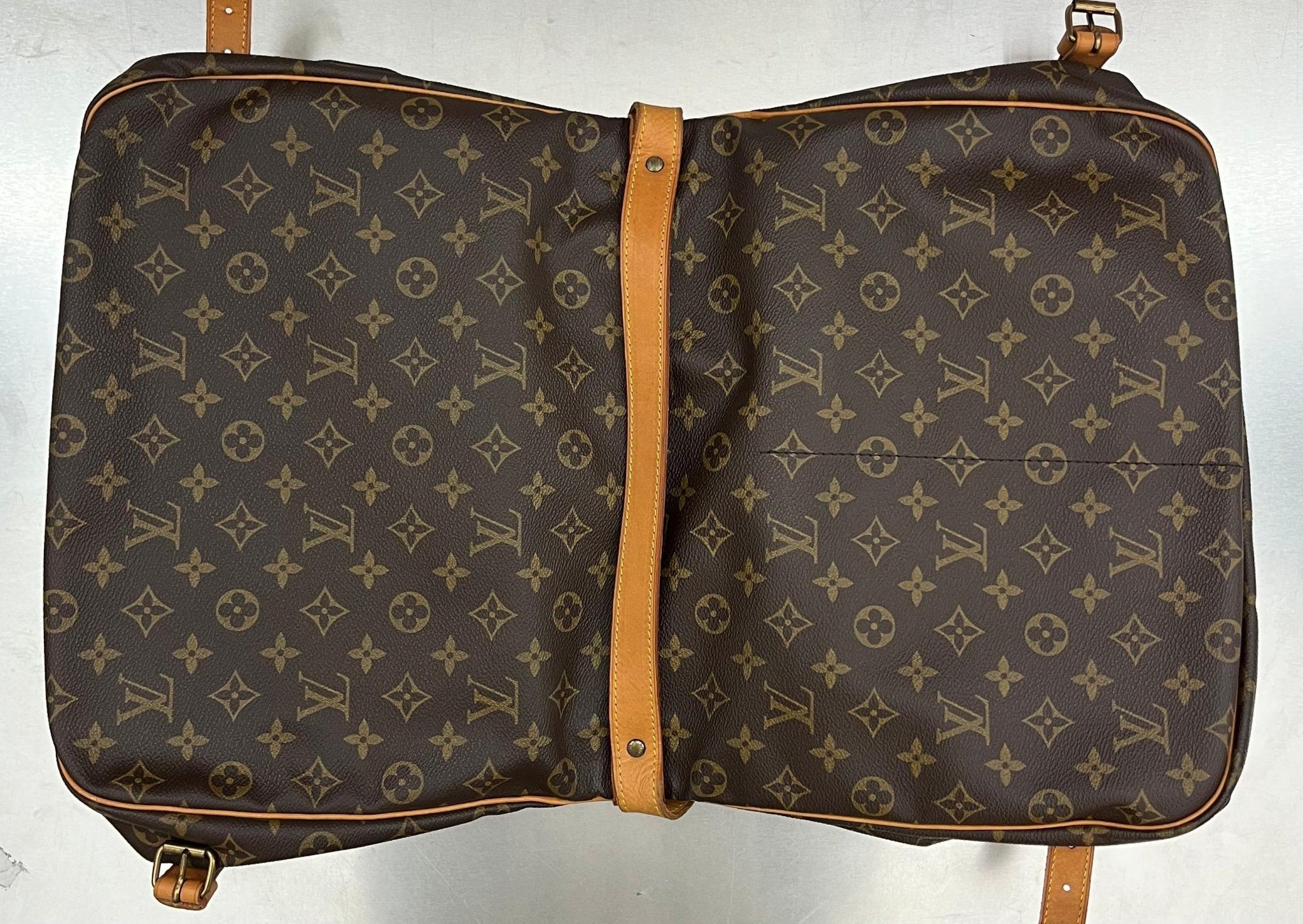 Louis Vuitton Saumur 35