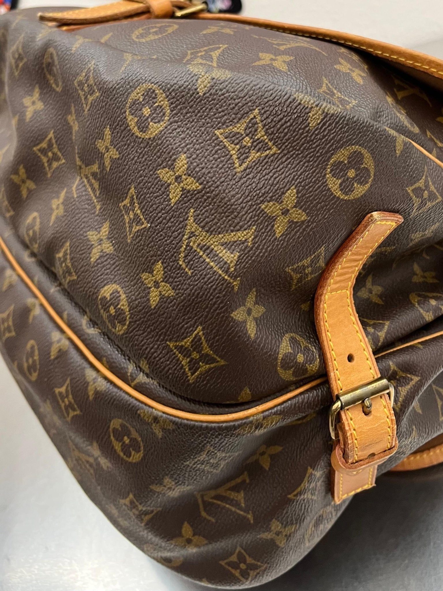 Louis Vuitton Saumur 35