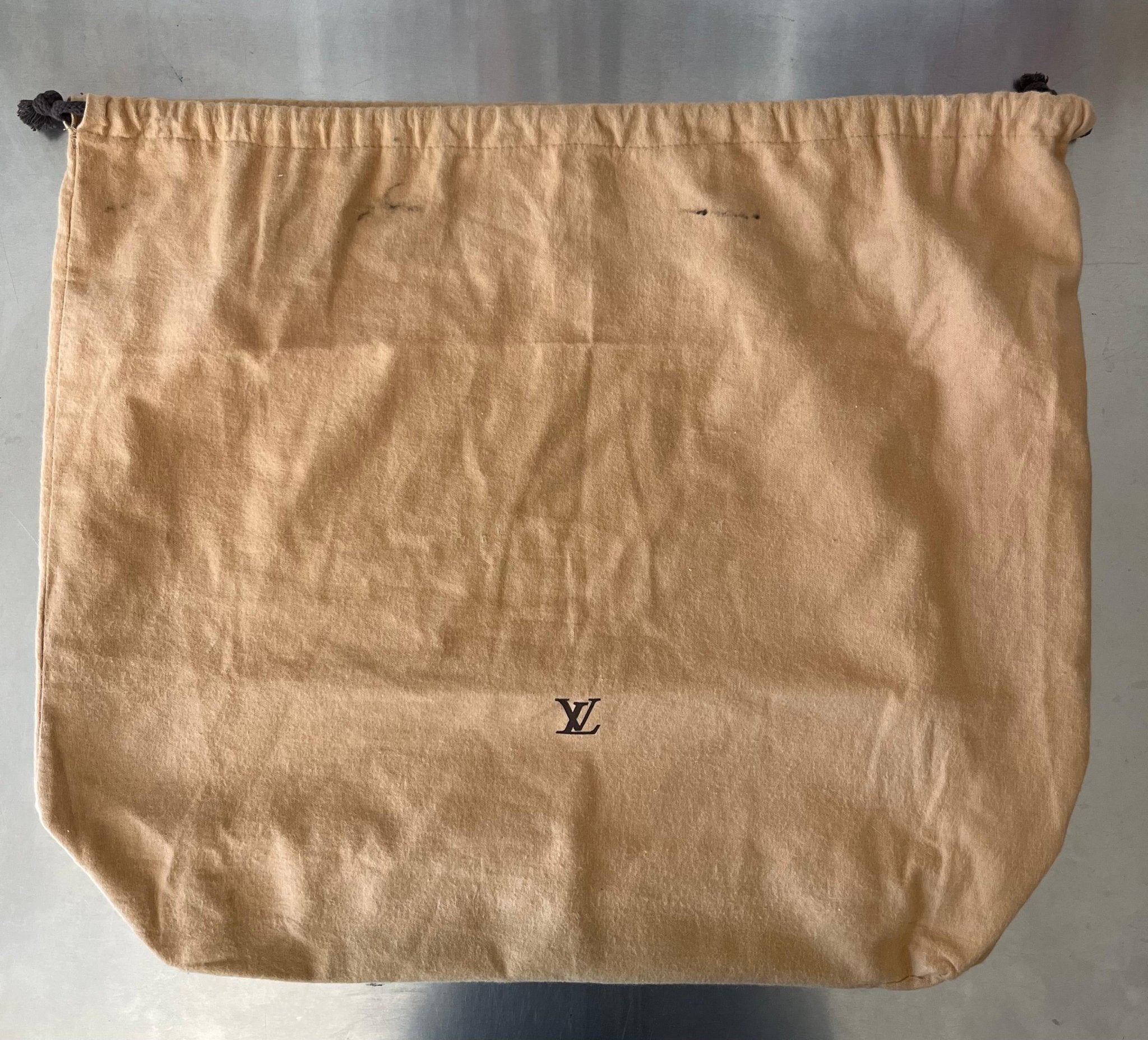 Louis Vuitton Saumur 35