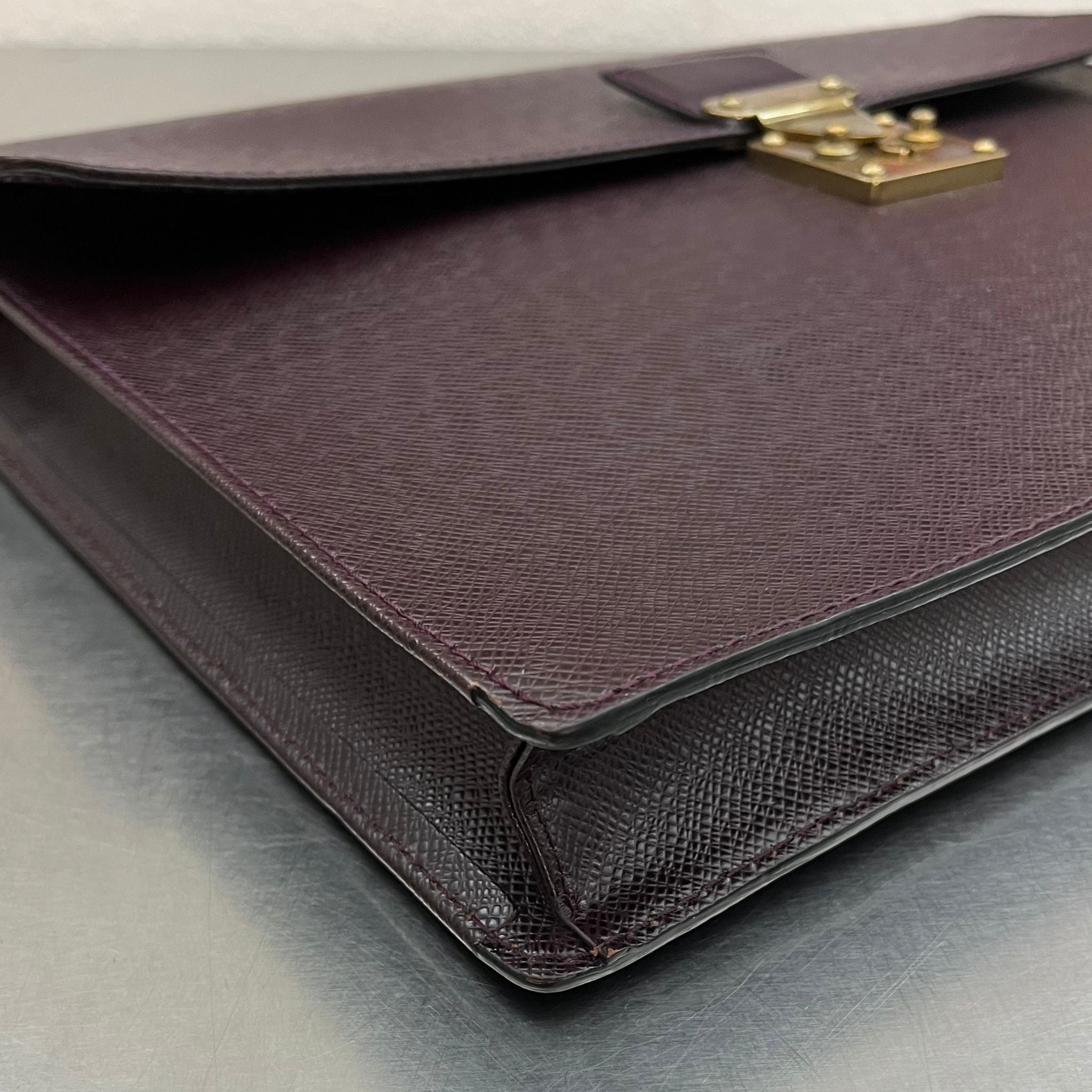 Louis Vuitton Serviette Kourad Taiga