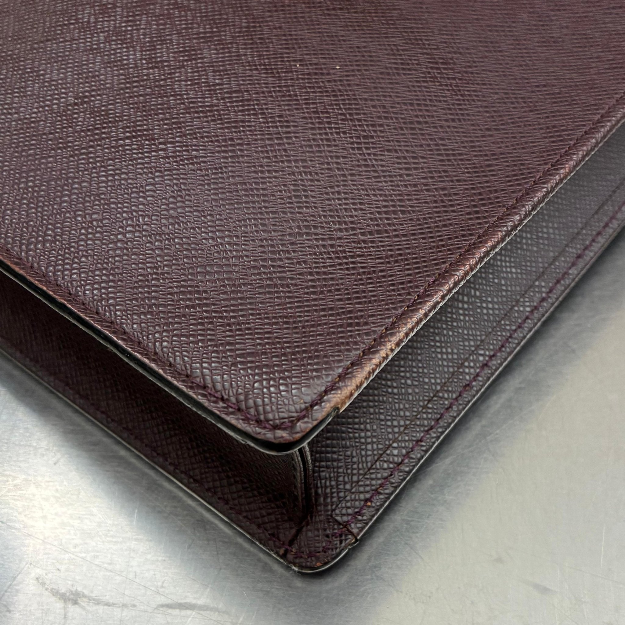 Louis Vuitton Serviette Kourad Taiga
