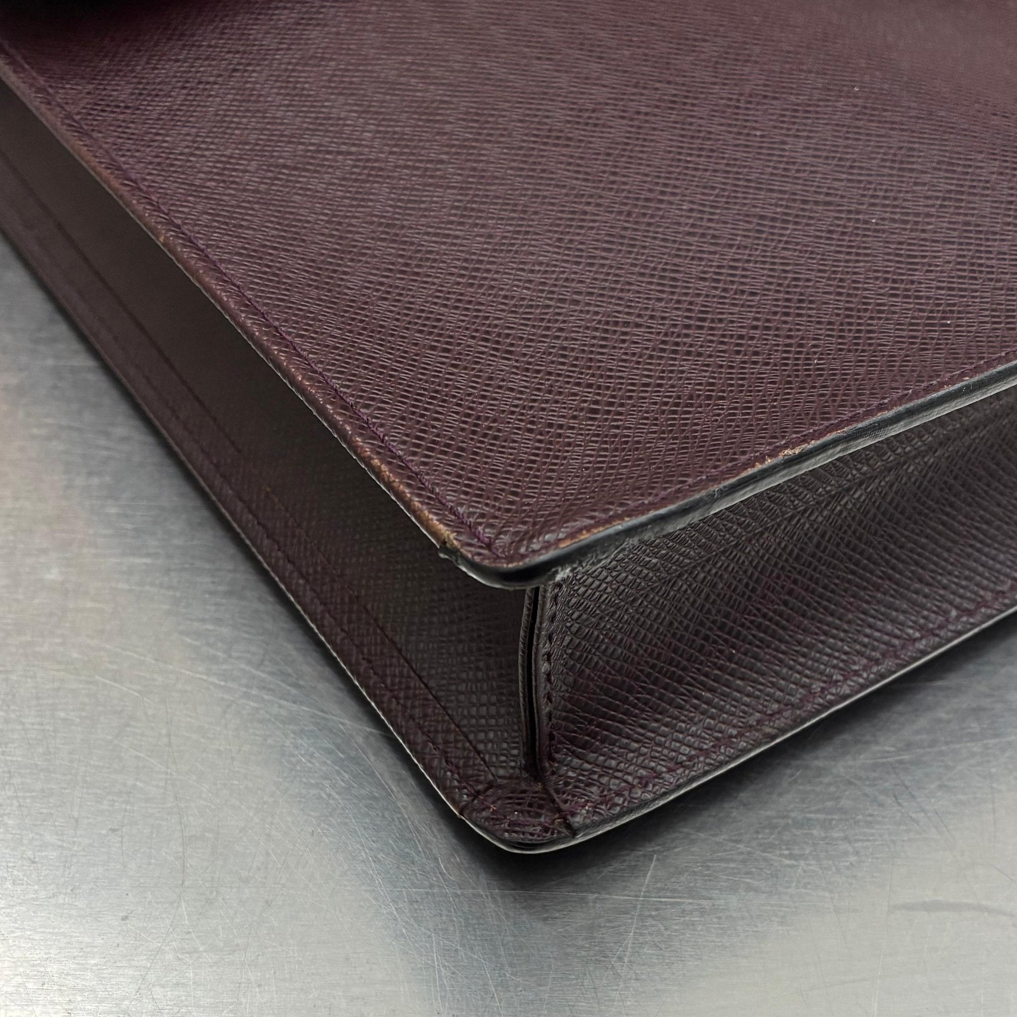 Louis Vuitton Serviette Kourad Taiga
