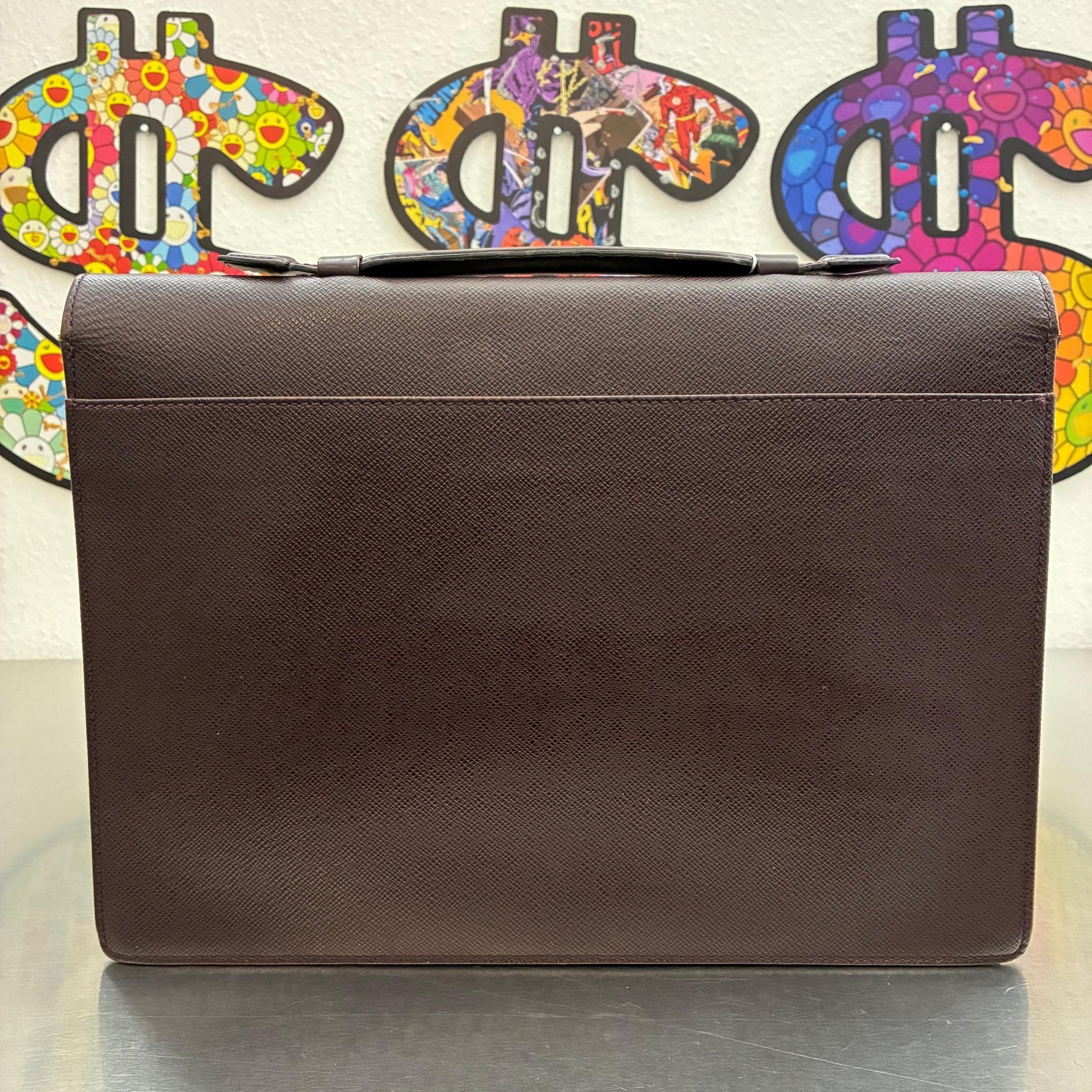 Louis Vuitton Serviette Kourad Taiga
