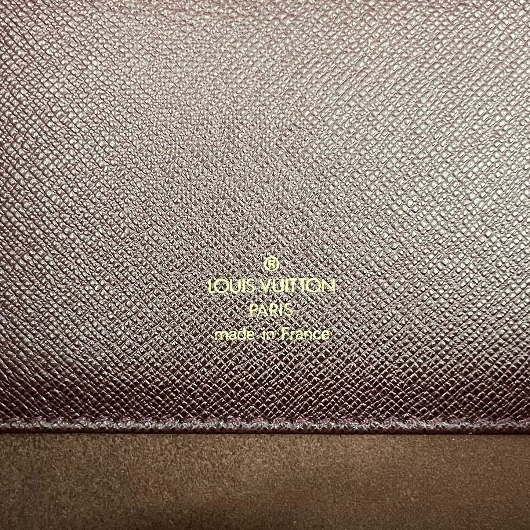 Louis Vuitton Serviette Kourad Taiga