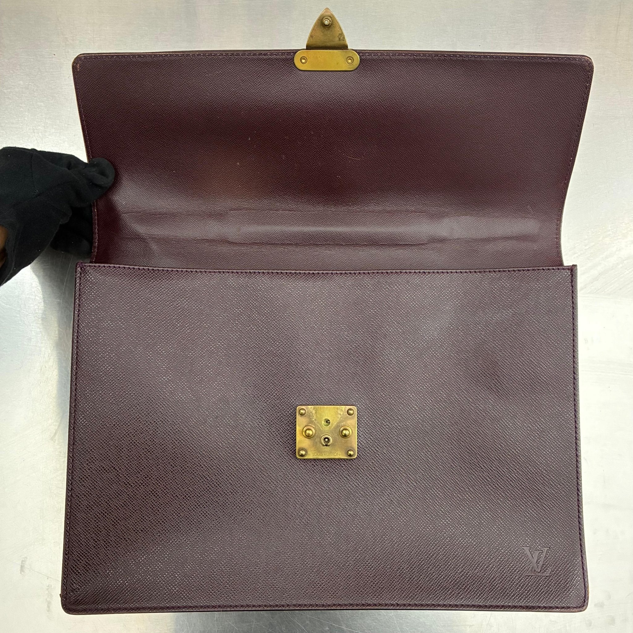 Louis Vuitton Serviette Kourad Taiga