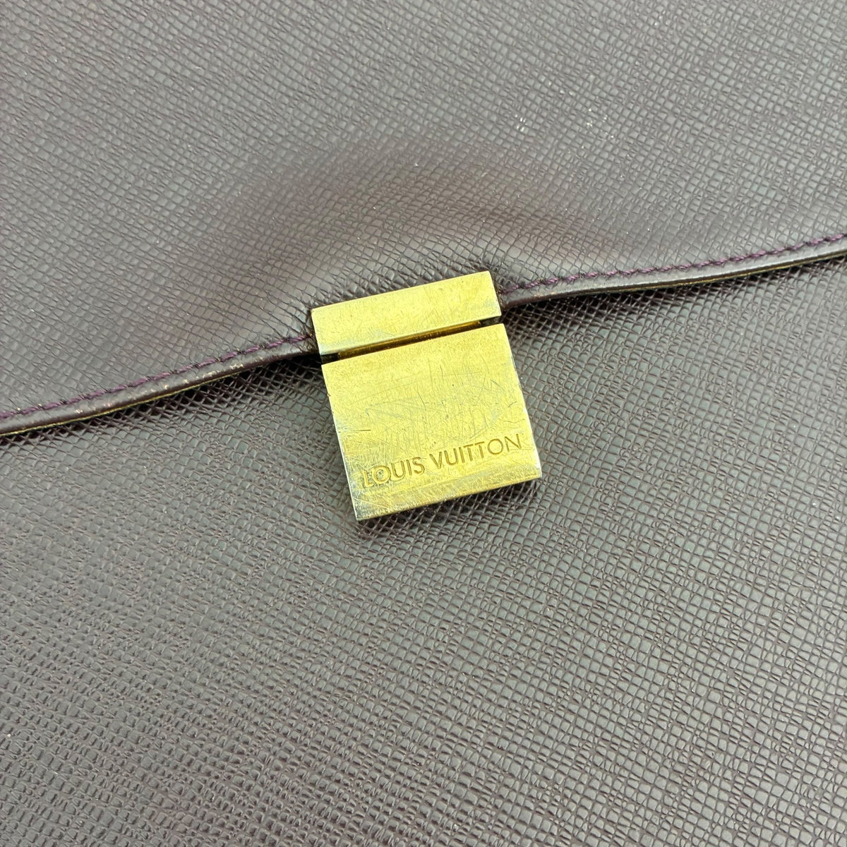 Louis Vuitton Serviette Kourad Taiga