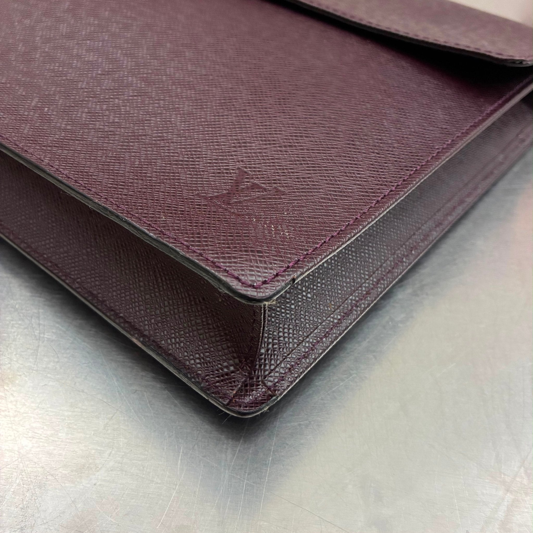 Louis Vuitton Serviette Kourad Taiga