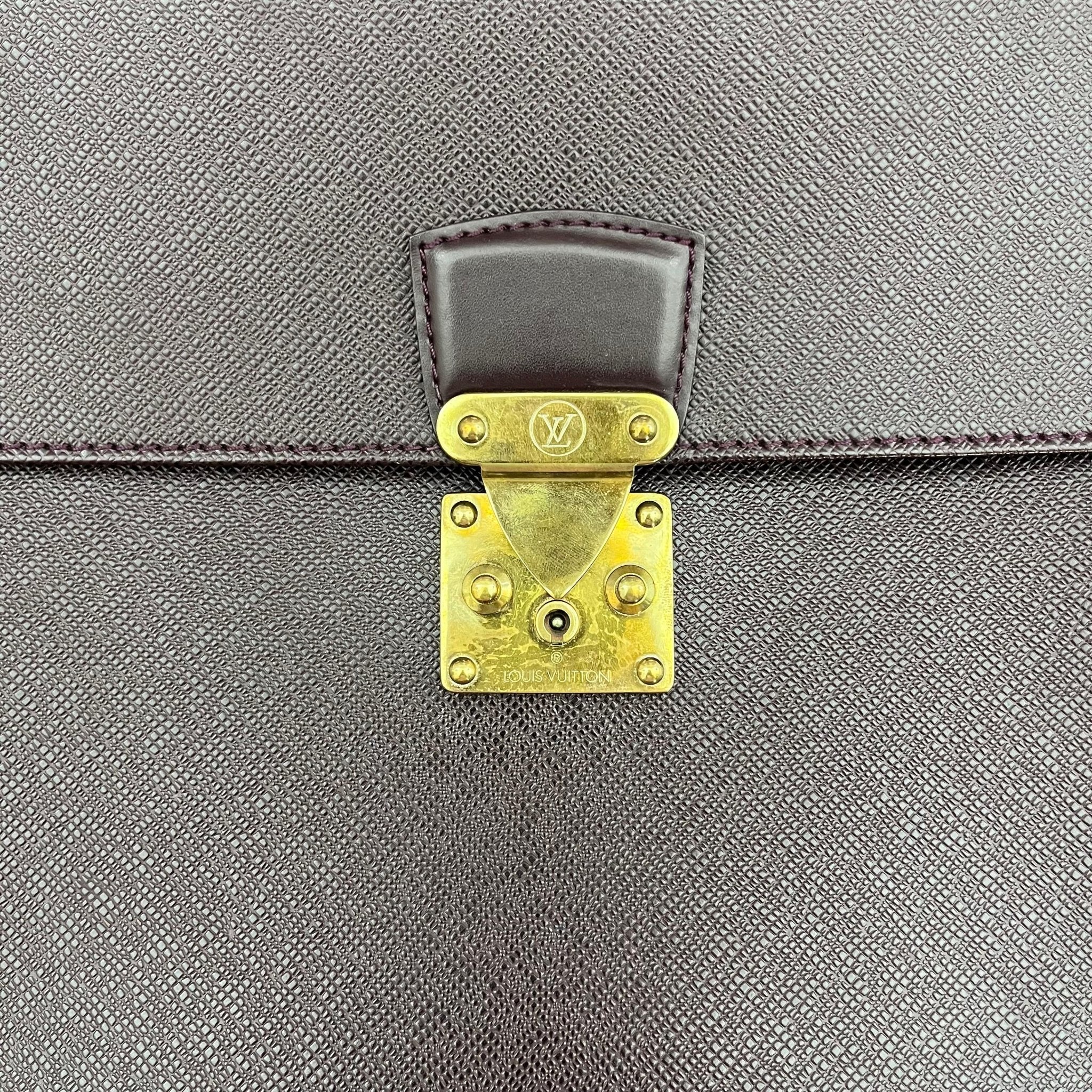 Louis Vuitton Serviette Kourad Taiga