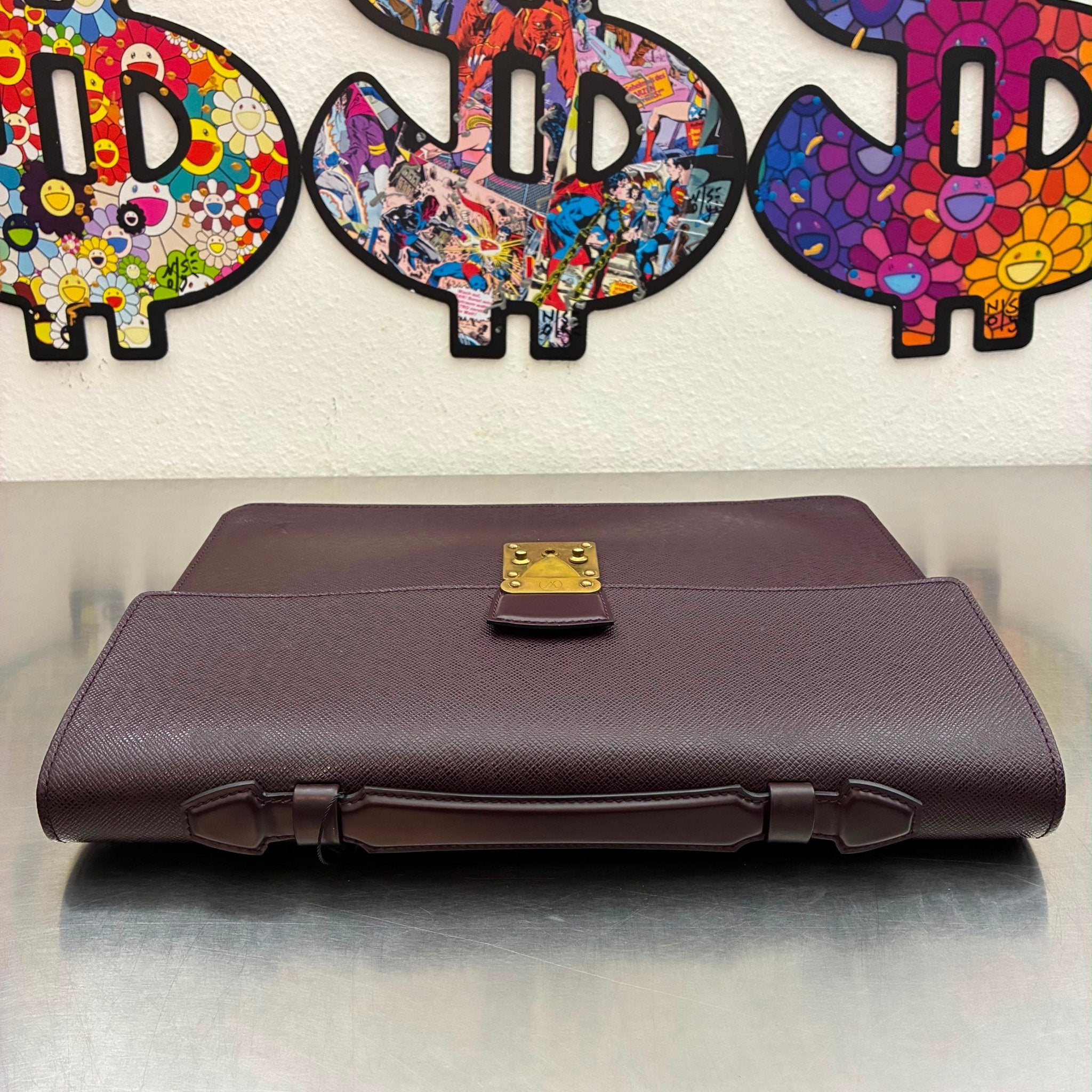 Louis Vuitton Serviette Kourad Taiga