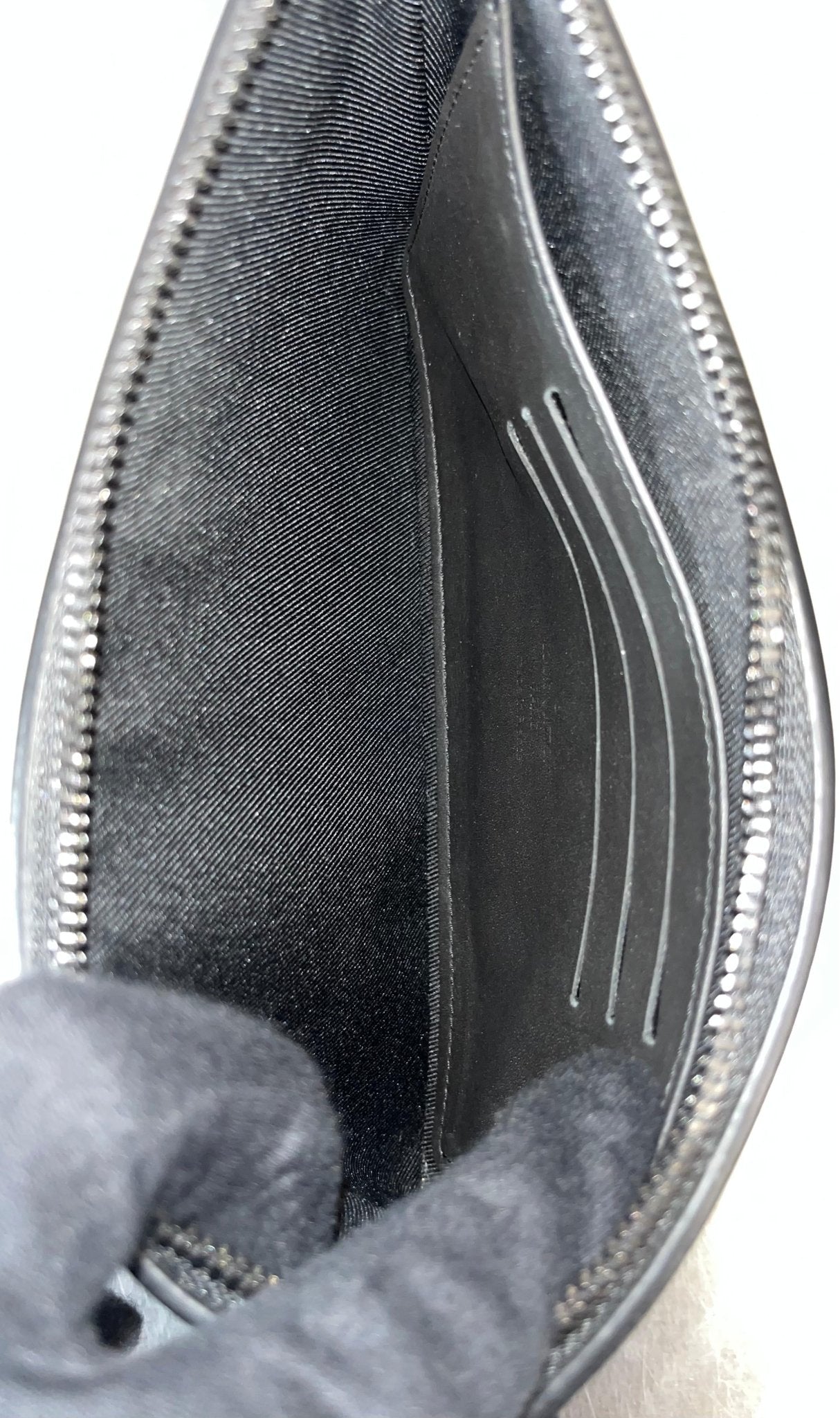 Louis Vuitton Shadow Pochette Discovery PM Leder