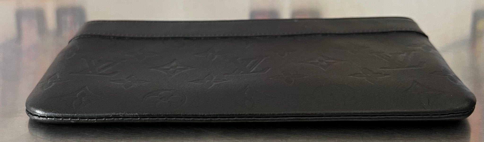 Louis Vuitton Shadow Pochette Discovery PM Leder
