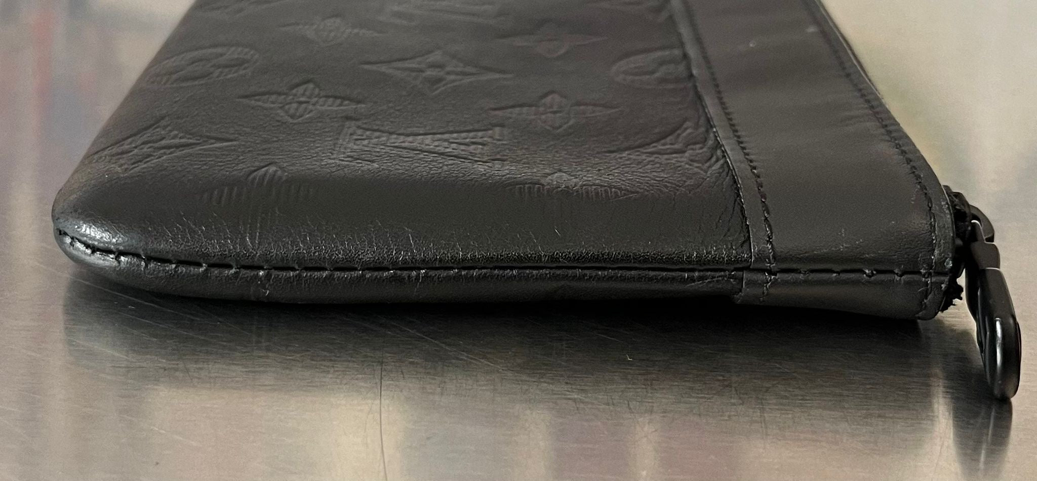 Louis Vuitton Shadow Pochette Discovery PM Leder
