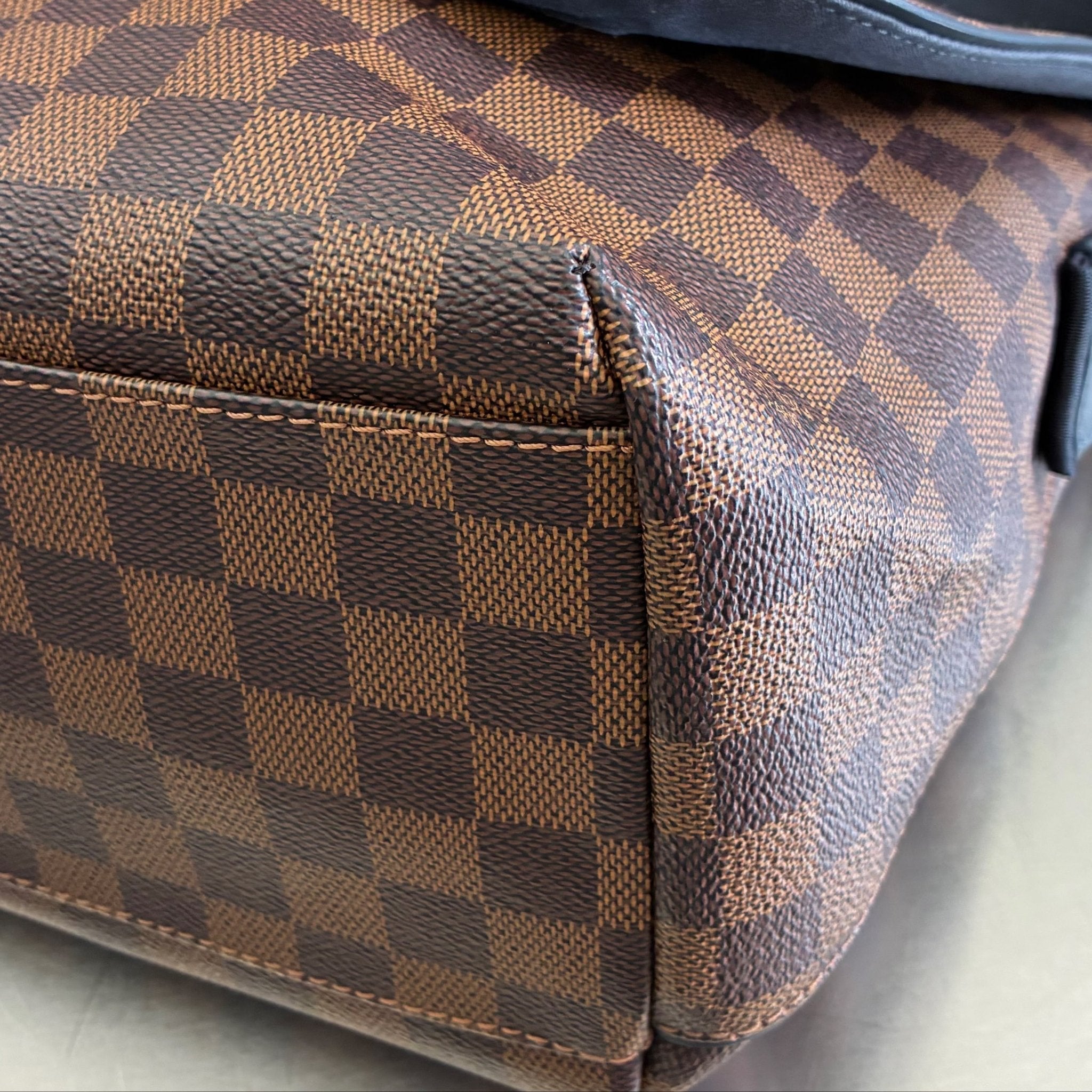 Louis Vuitton Sprinter Messenger Damier Ebene