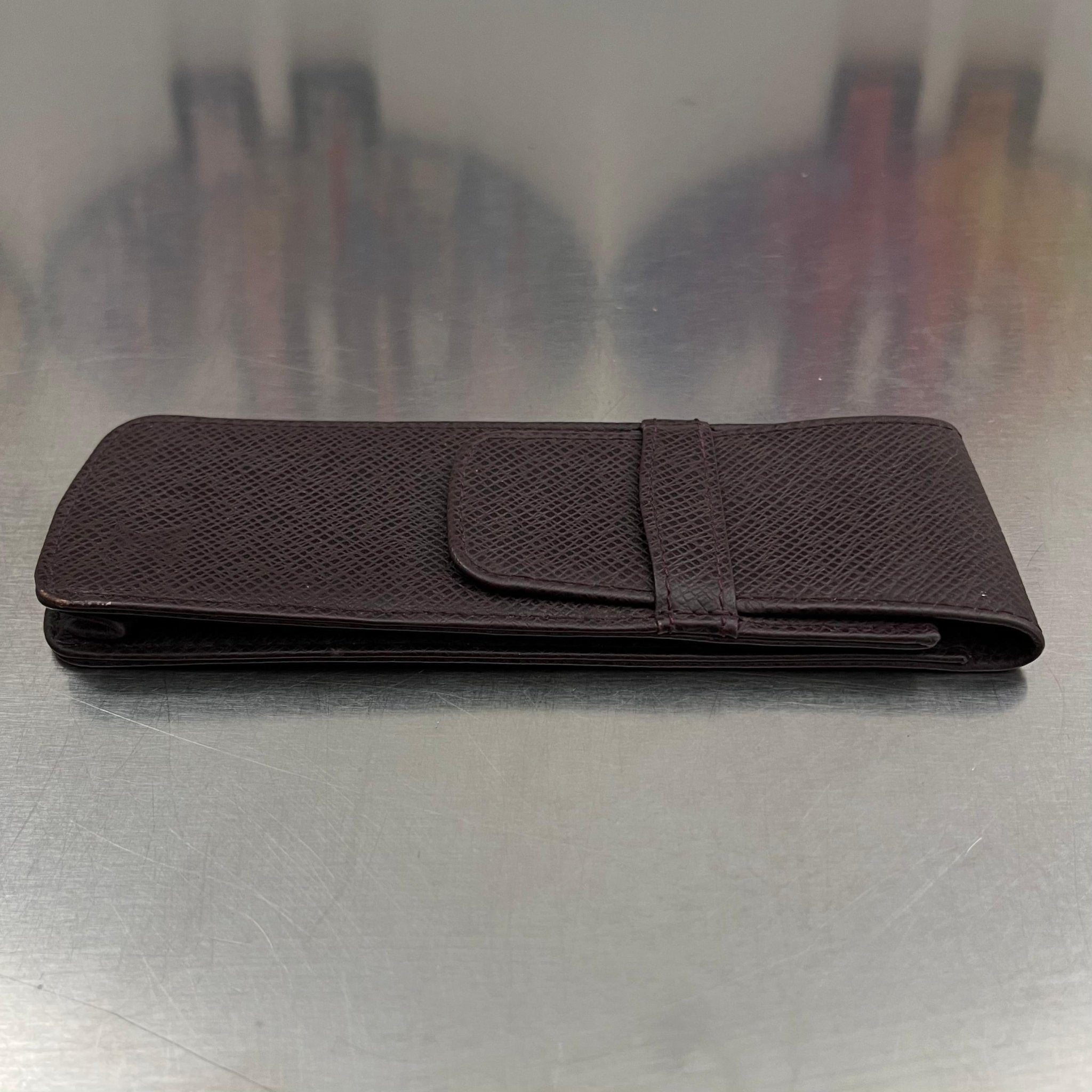 Louis Vuitton Stiftetui Taiga