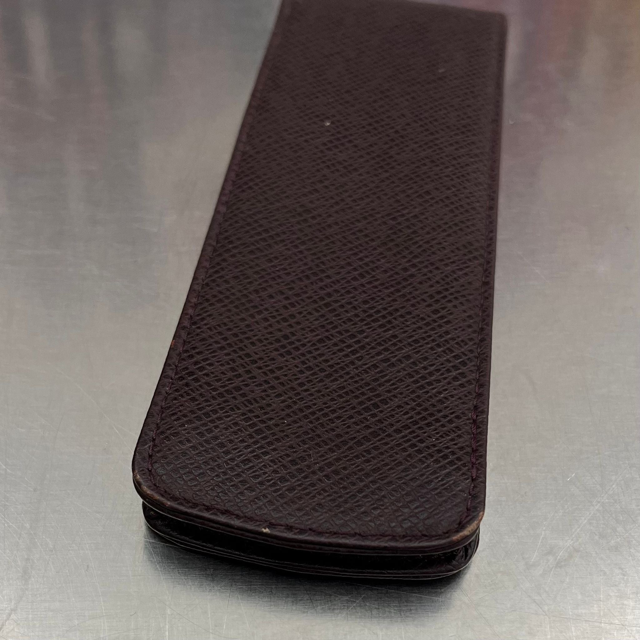 Louis Vuitton Stiftetui Taiga