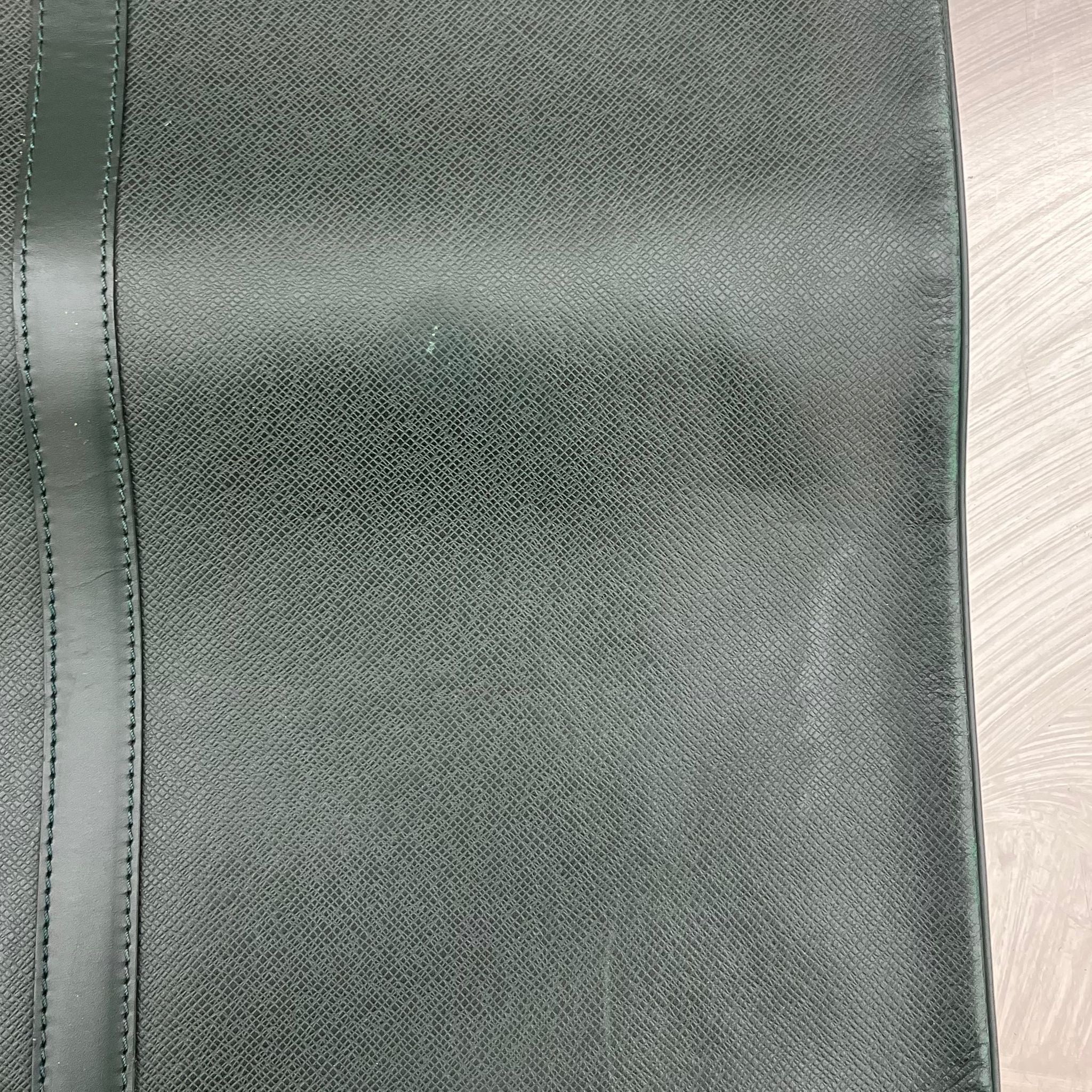 Louis Vuitton Taiga Bering Kleiderhülle