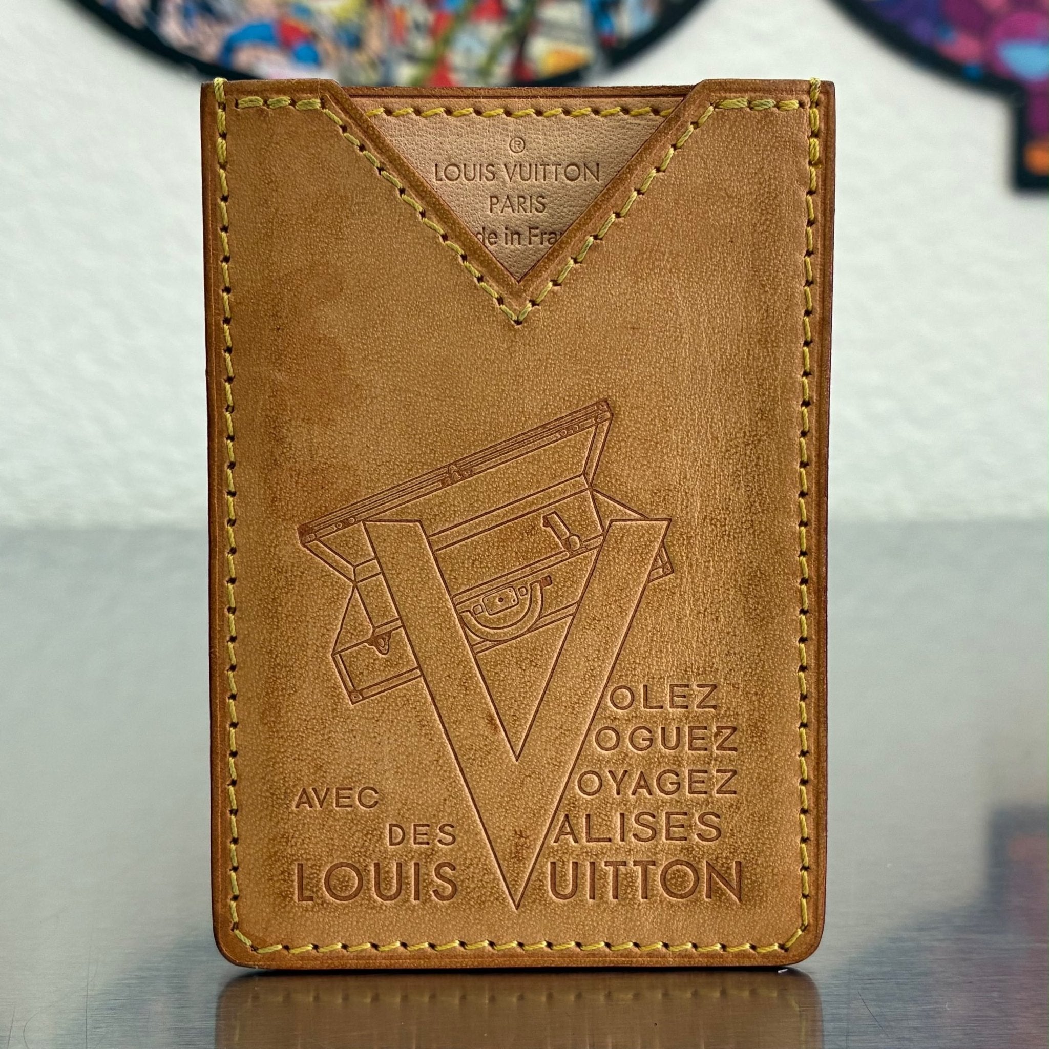 Louis Vuitton Vachetta Kartenetui „Volez, Voguez, Voyagez Avec Des Valises Louis Vuitton“ Limited Edition
