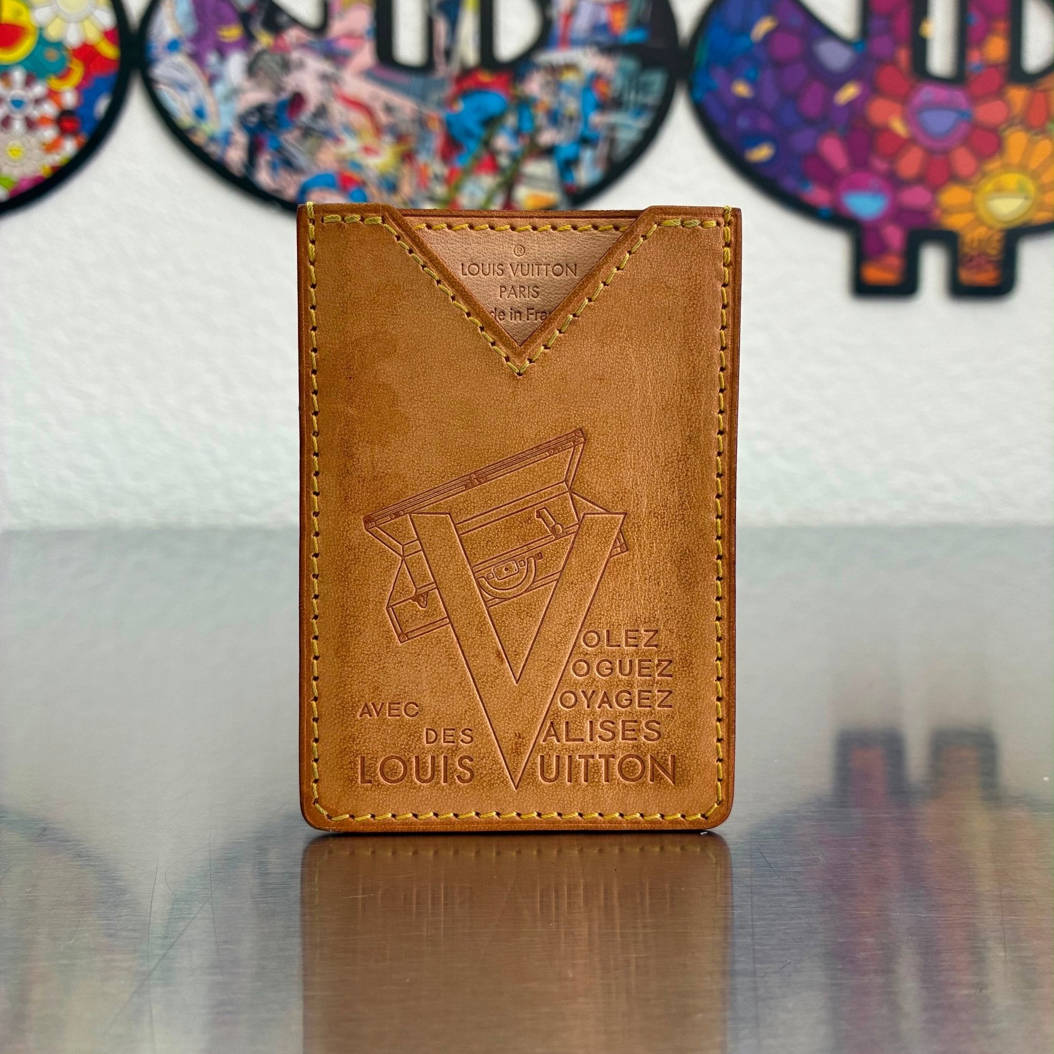 Louis Vuitton Vachetta Kartenetui „Volez, Voguez, Voyagez Avec Des Valises Louis Vuitton“ Limited Edition