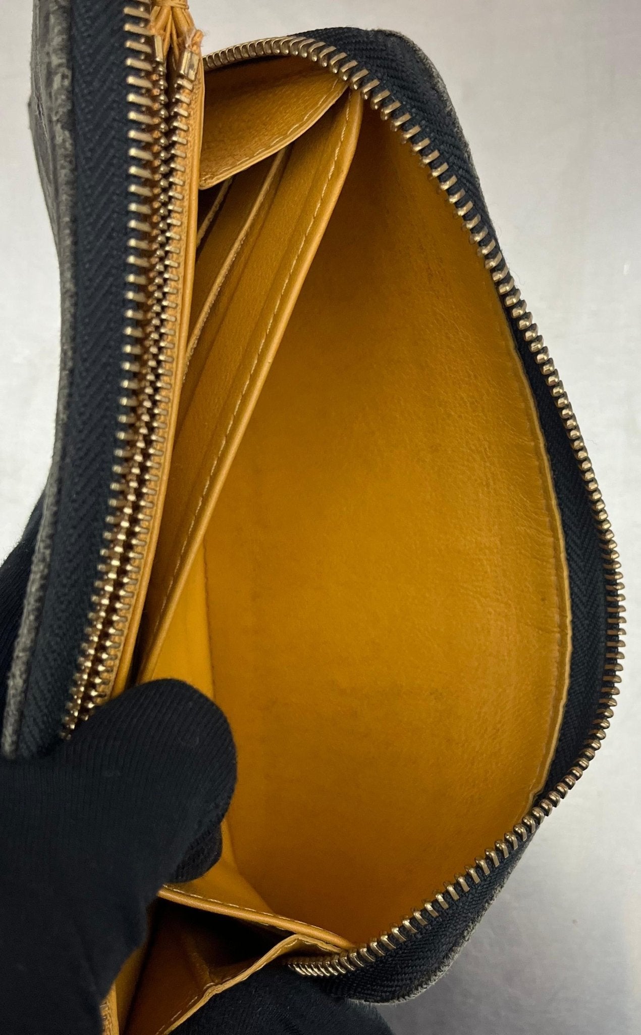 Louis Vuitton Zippy Black Denim