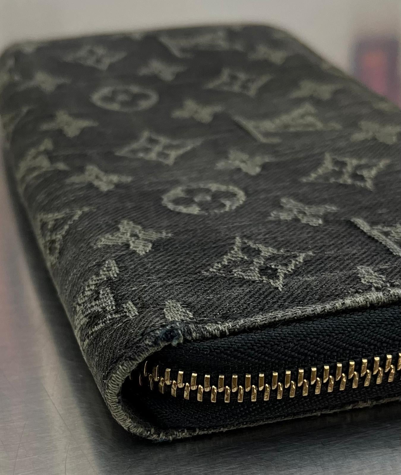 Louis Vuitton Zippy Black Denim