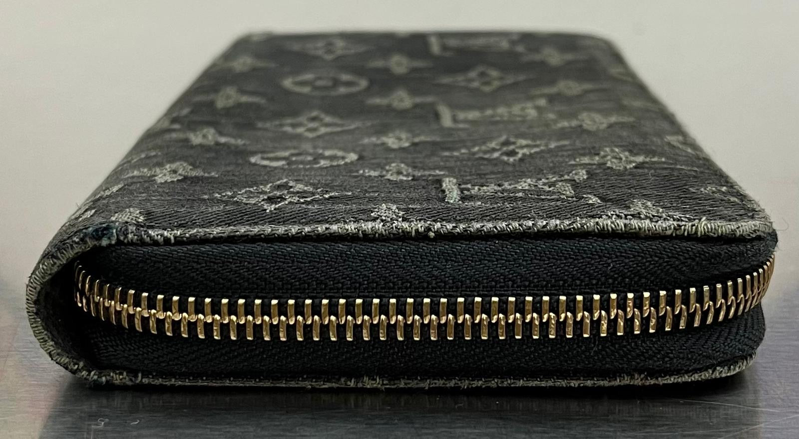Louis Vuitton Zippy Black Denim