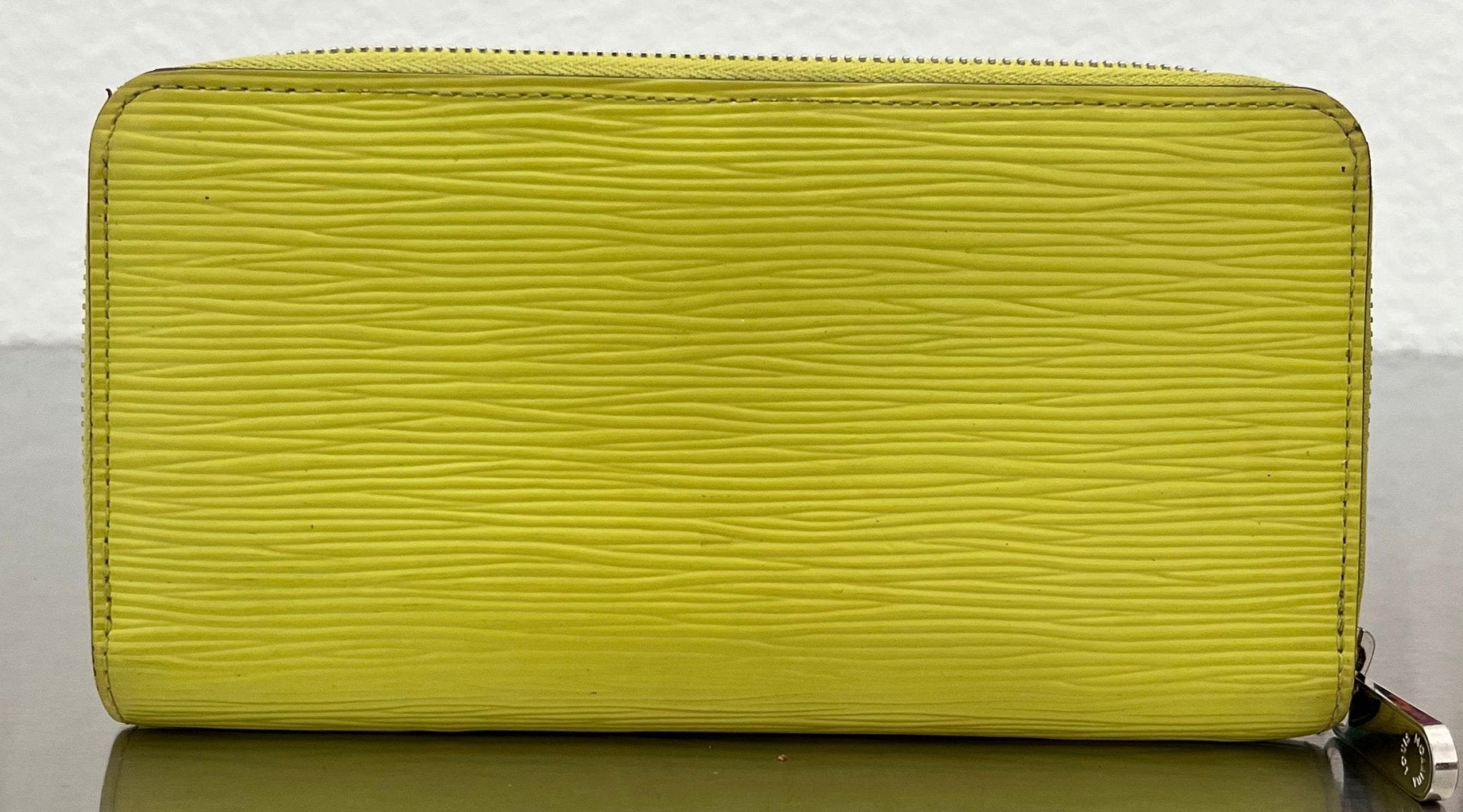 Louis Vuitton Zippy Epi