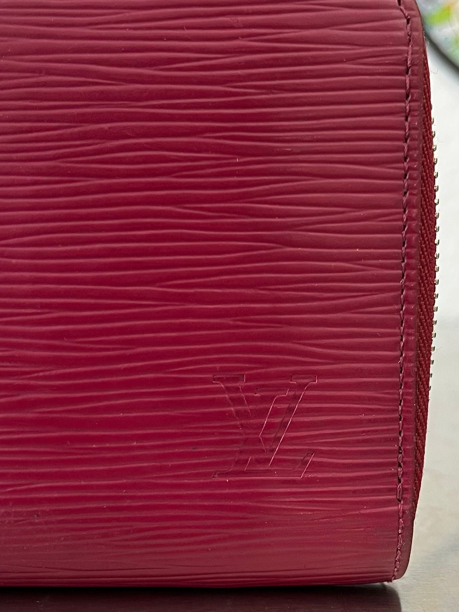 Louis Vuitton Zippy Epi