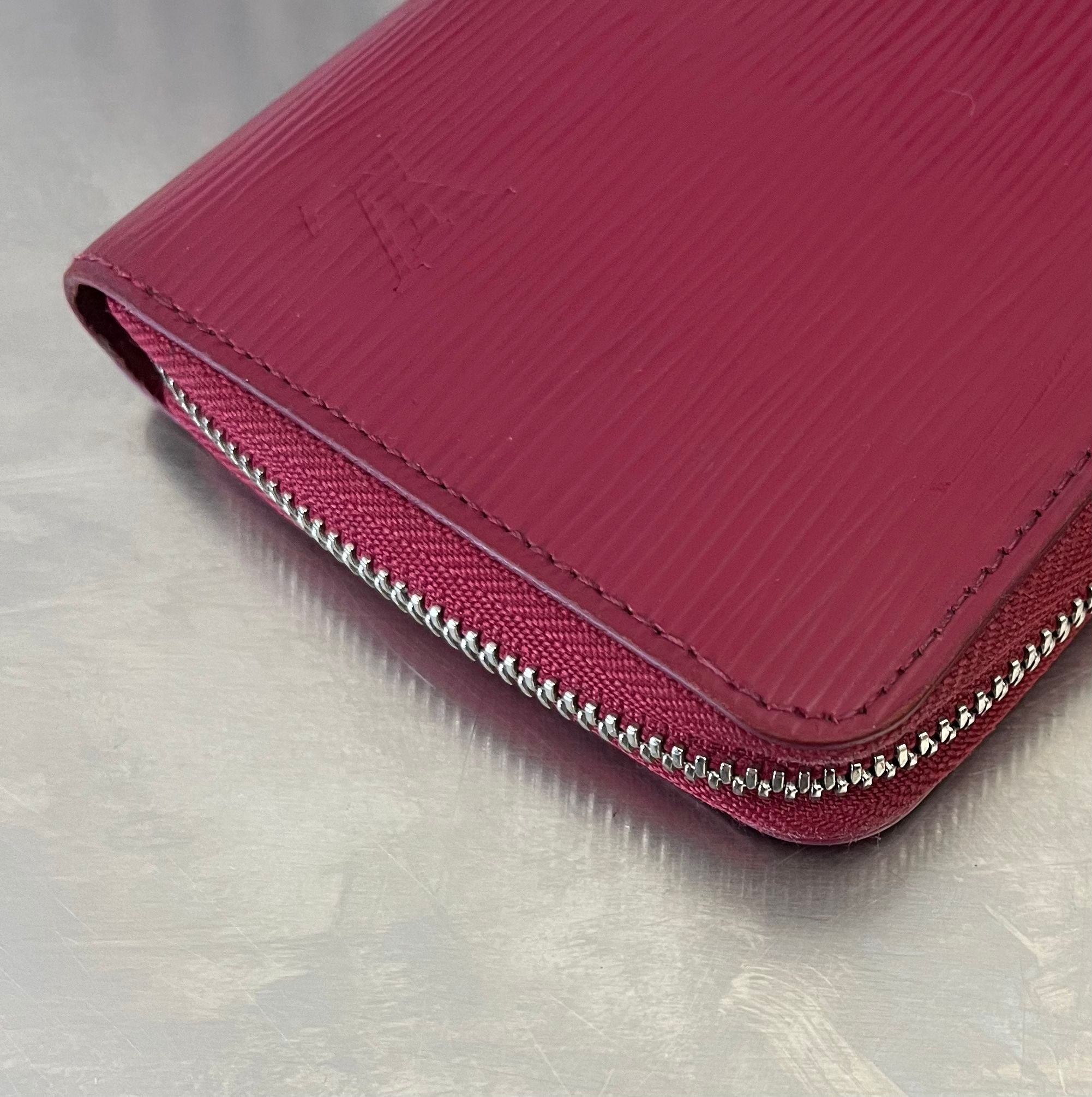 Louis Vuitton Zippy Epi