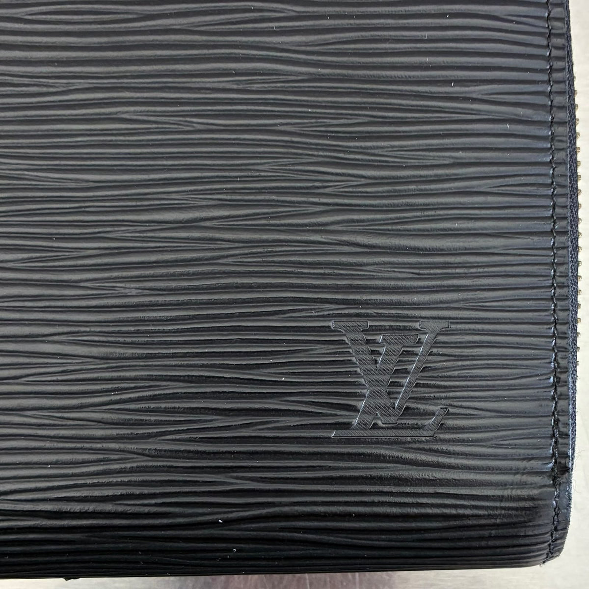 Louis Vuitton Zippy Epi