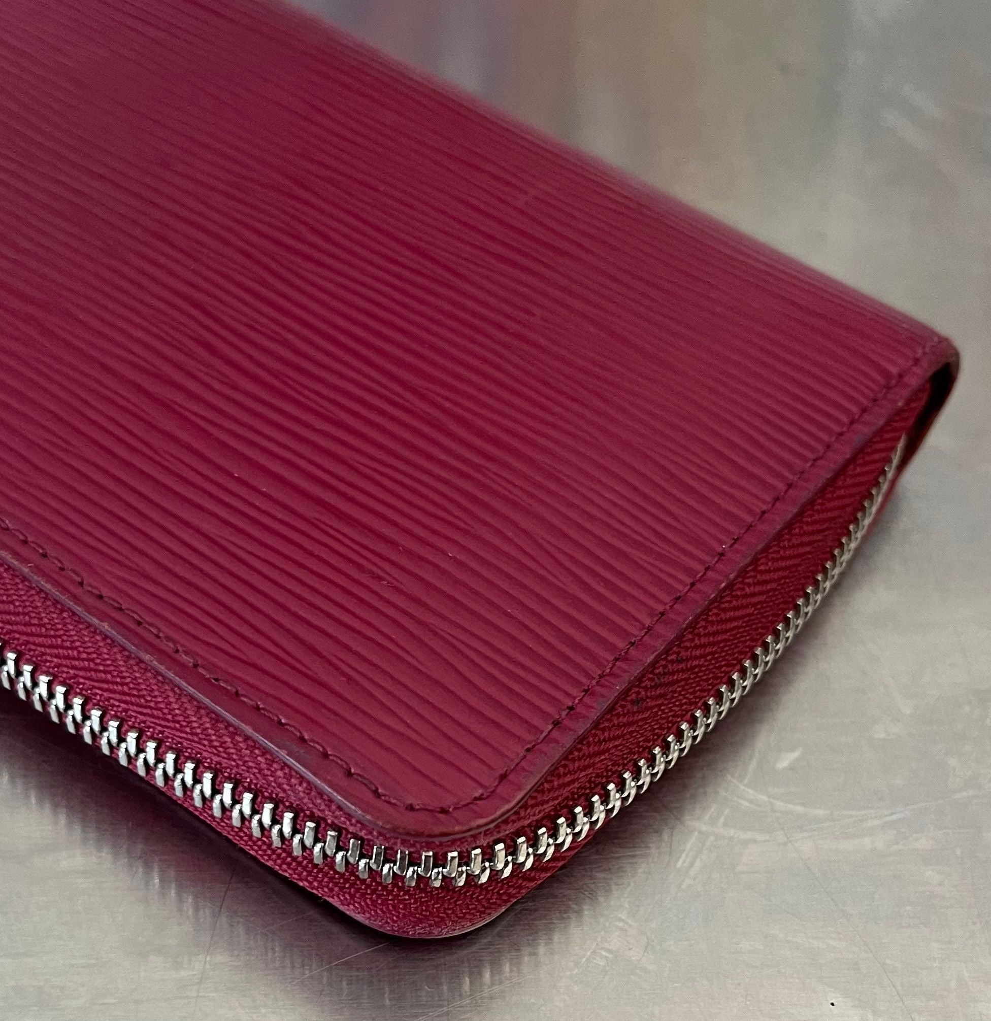 Louis Vuitton Zippy Epi