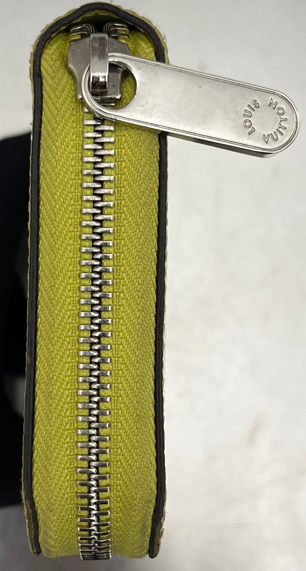 Louis Vuitton Zippy Epi