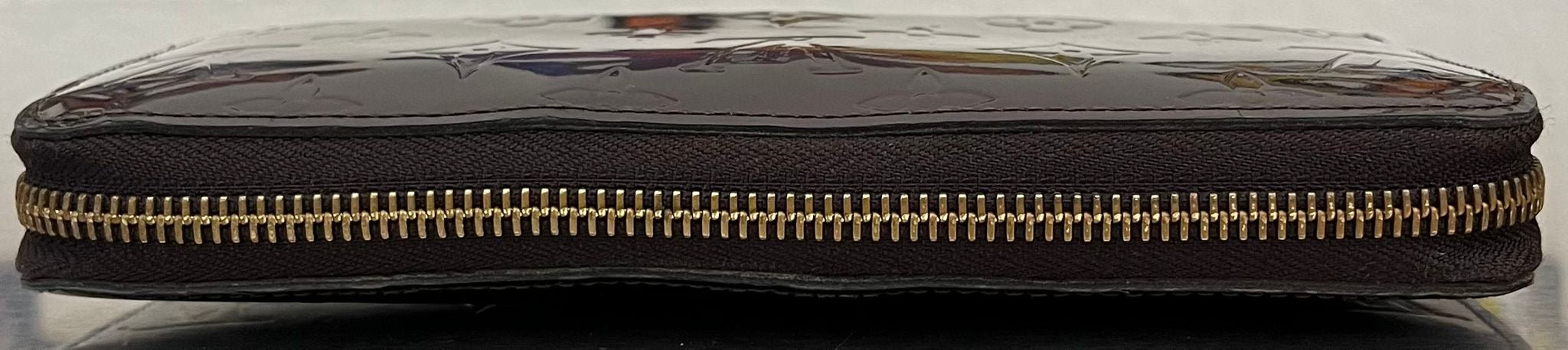 Louis Vuitton Zippy Lackleder