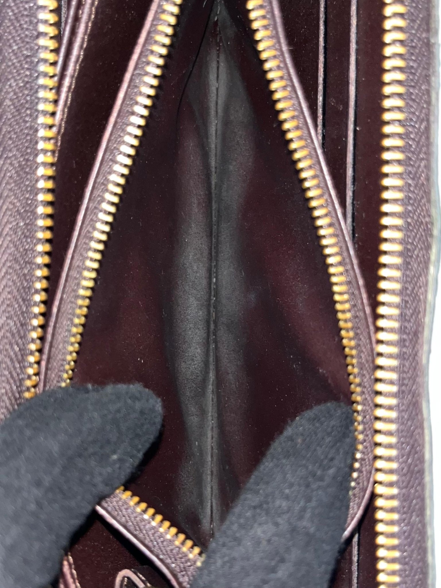 Louis Vuitton Zippy Lackleder