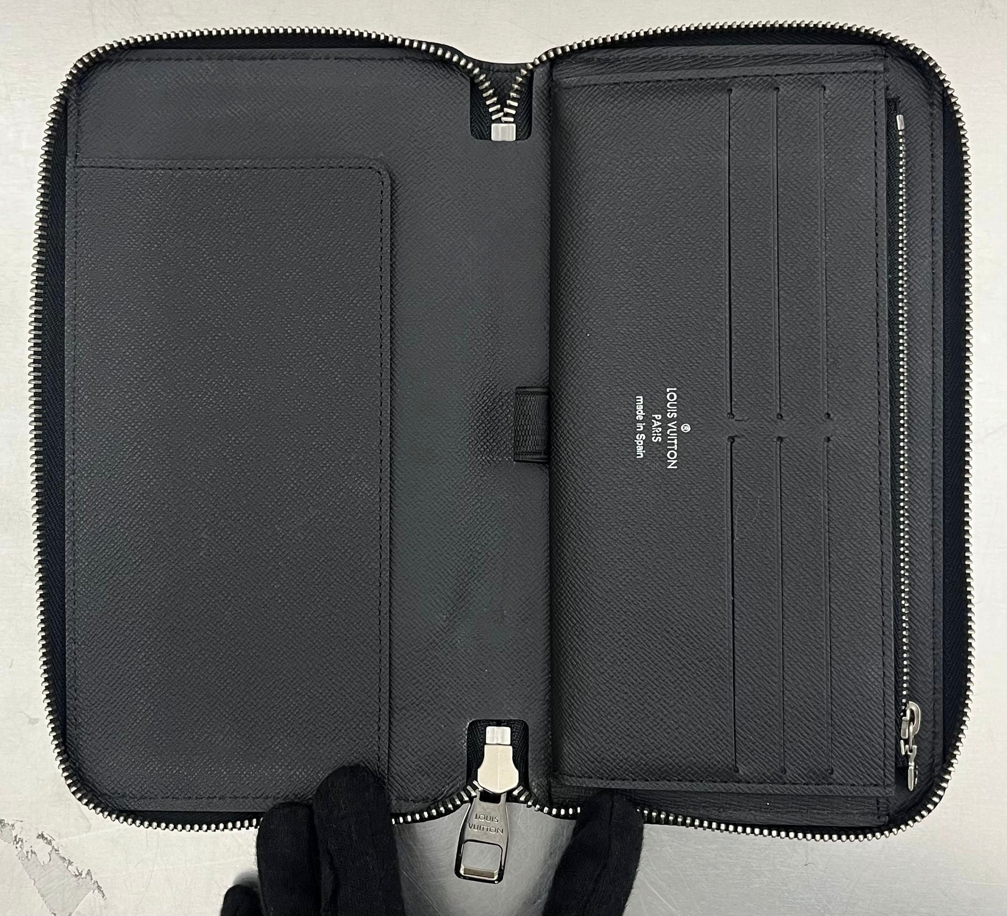 Louis Vuitton Zippy Organizer Epi