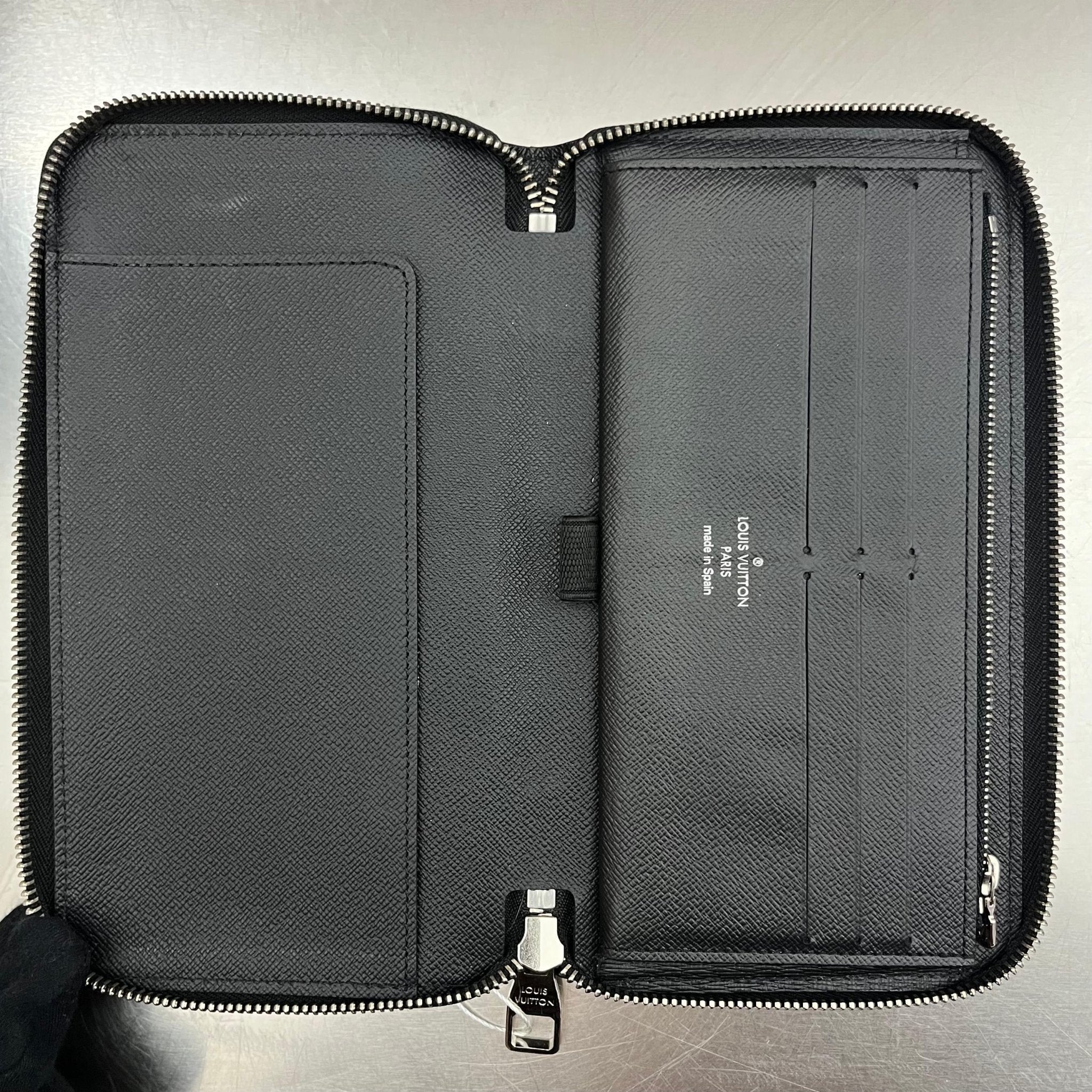Louis Vuitton Zippy Organizer Epi
