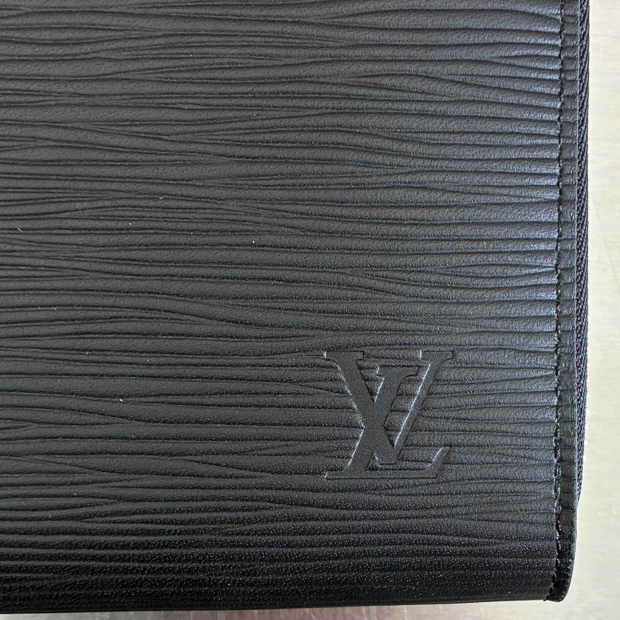 Louis Vuitton Zippy Organizer Epi