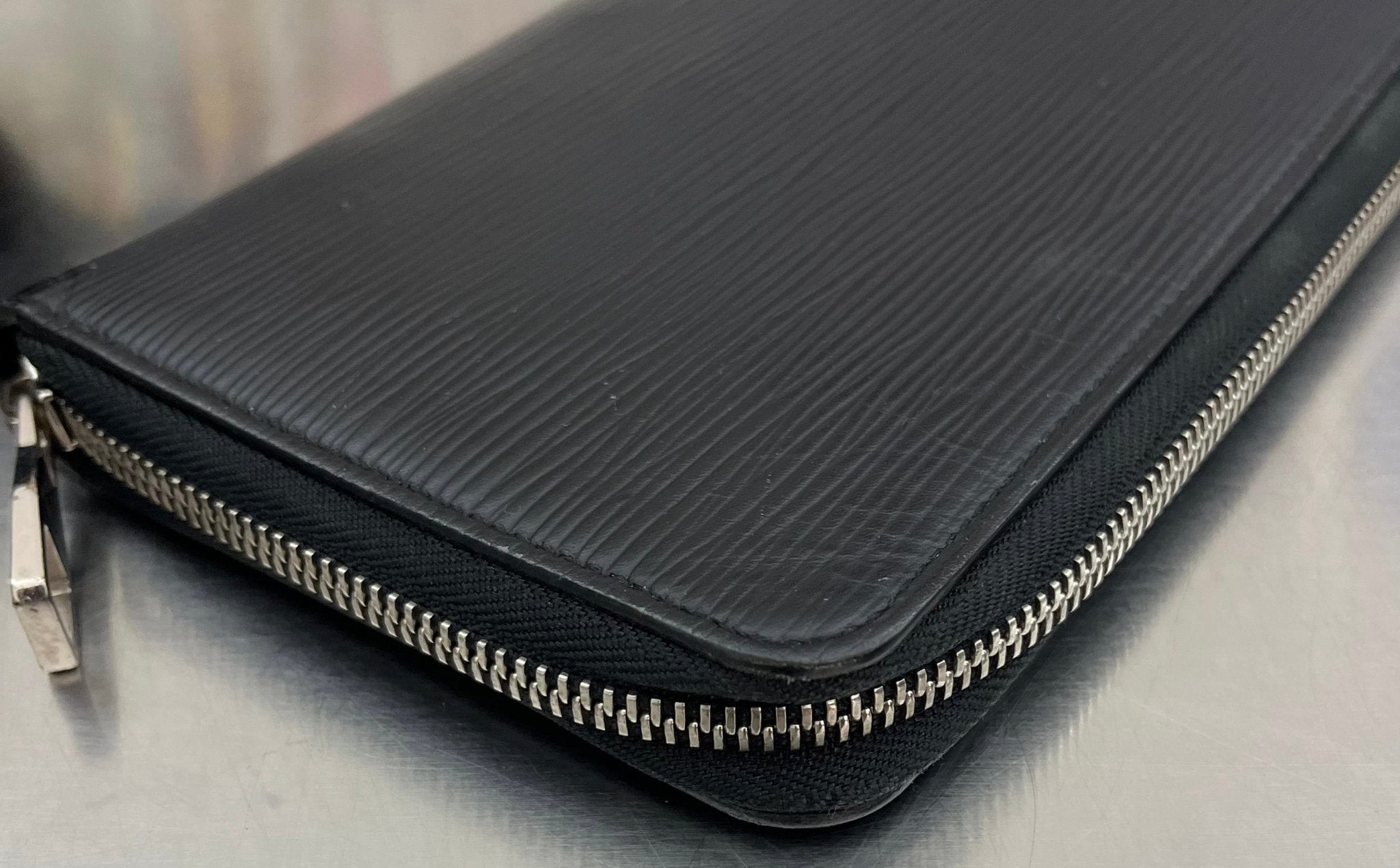 Louis Vuitton Zippy Organizer Epi