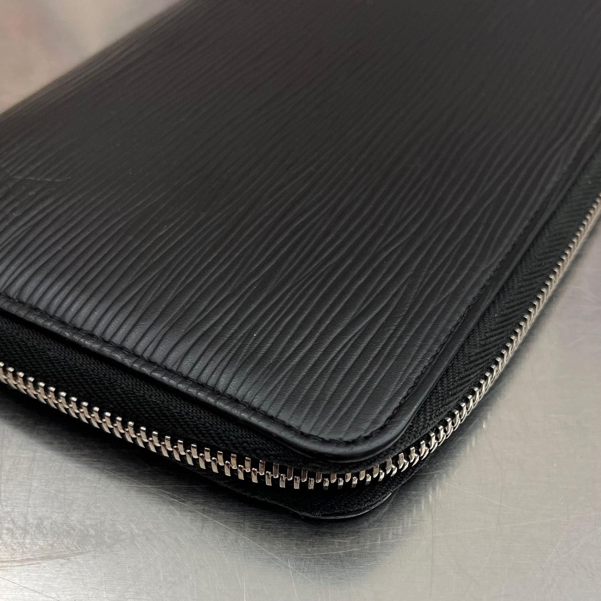 Louis Vuitton Zippy Organizer Epi