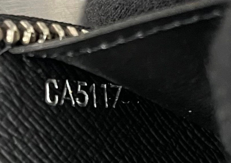 Louis Vuitton Zippy Organizer Epi