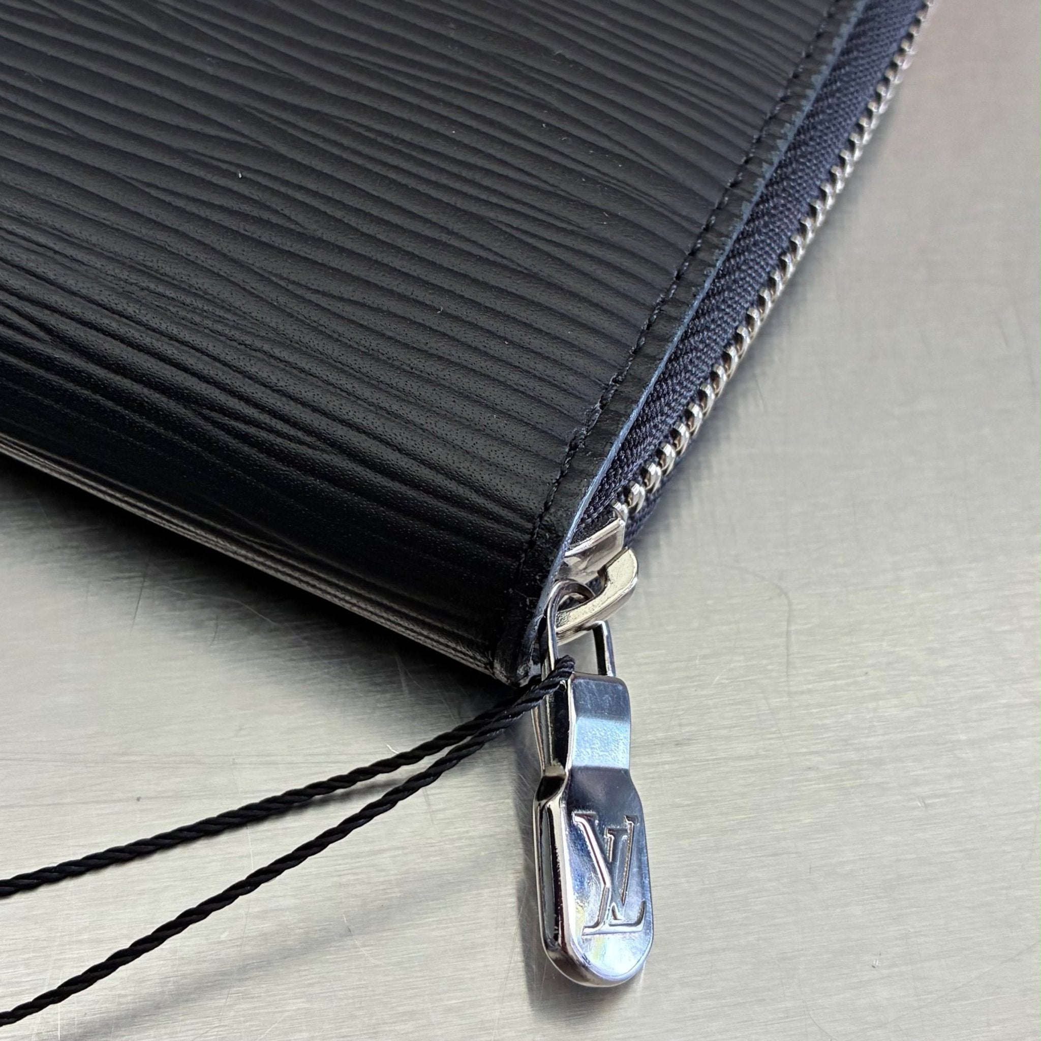 Louis Vuitton Zippy Organizer Epi