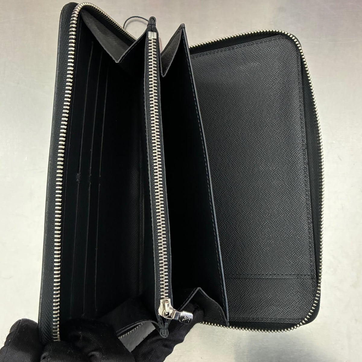 Louis Vuitton Zippy Organizer Epi