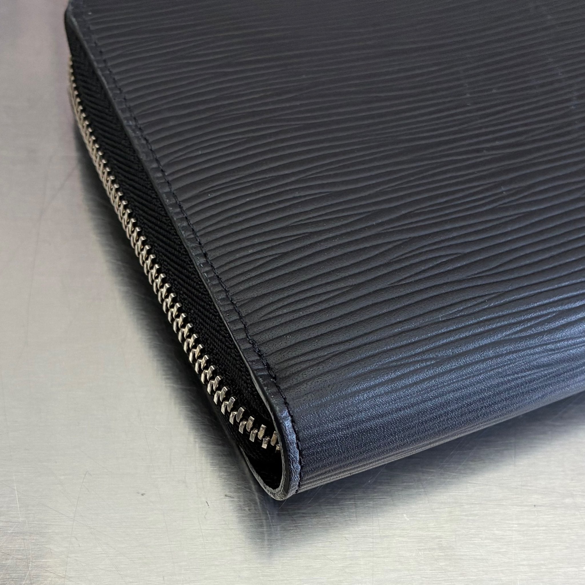 Louis Vuitton Zippy Organizer Epi