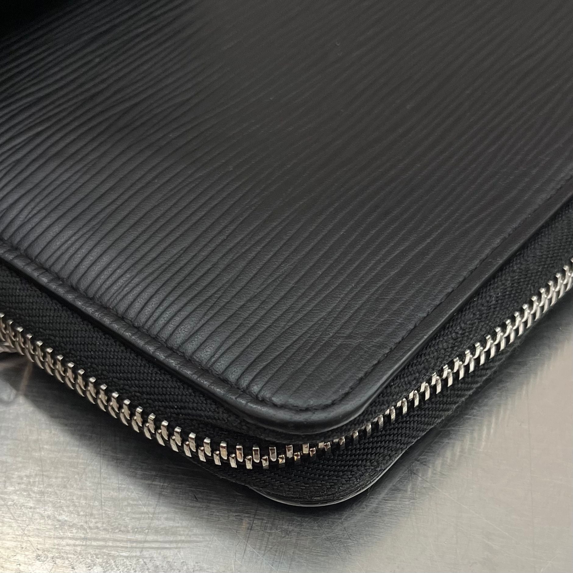 Louis Vuitton Zippy Organizer Epi