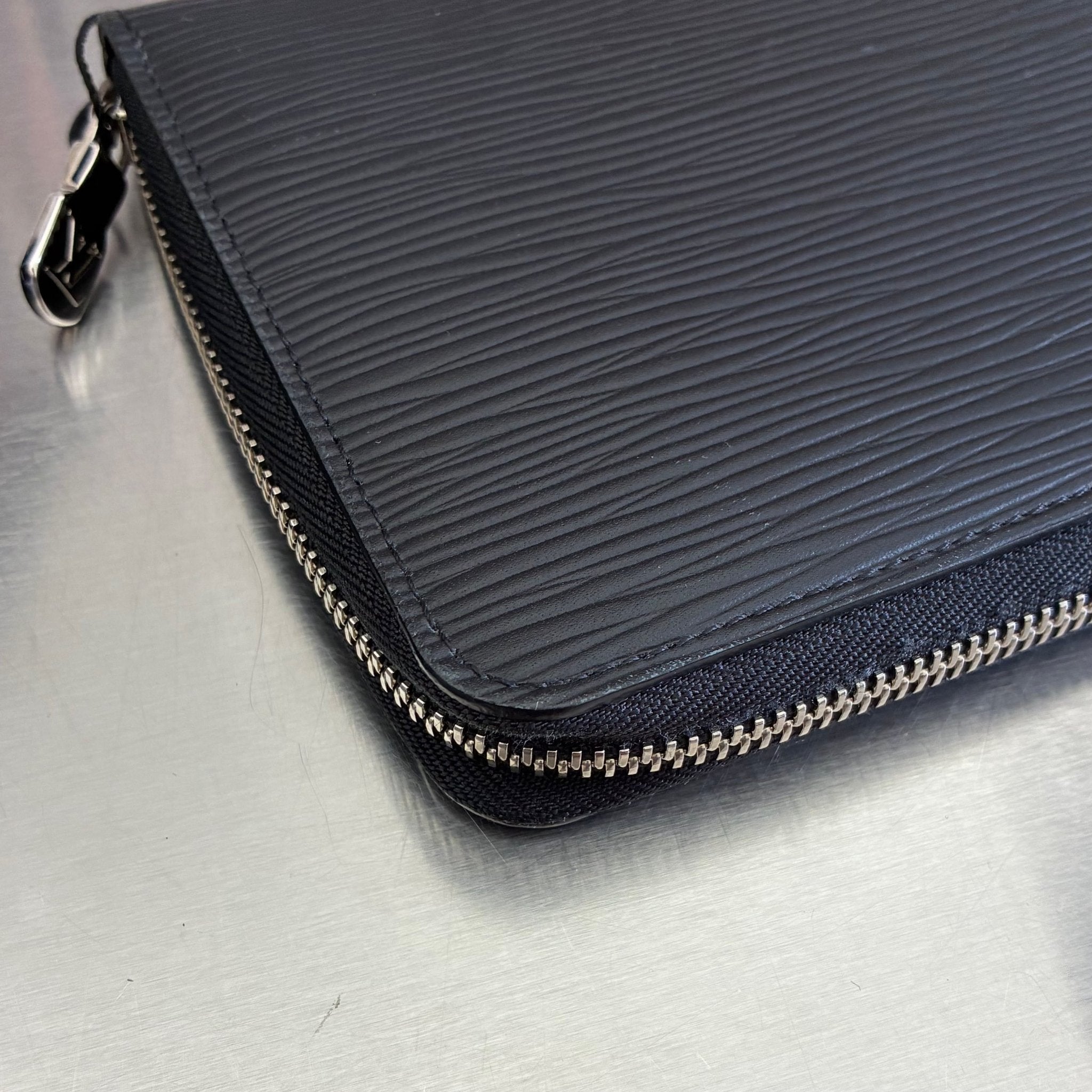 Louis Vuitton Zippy Organizer Epi
