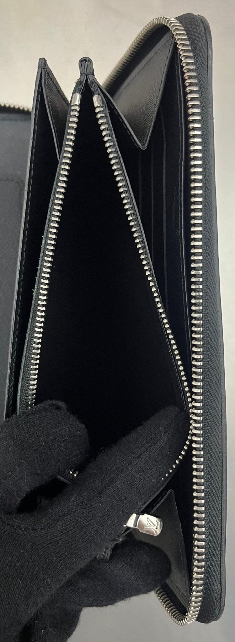 Louis Vuitton Zippy Organizer Epi