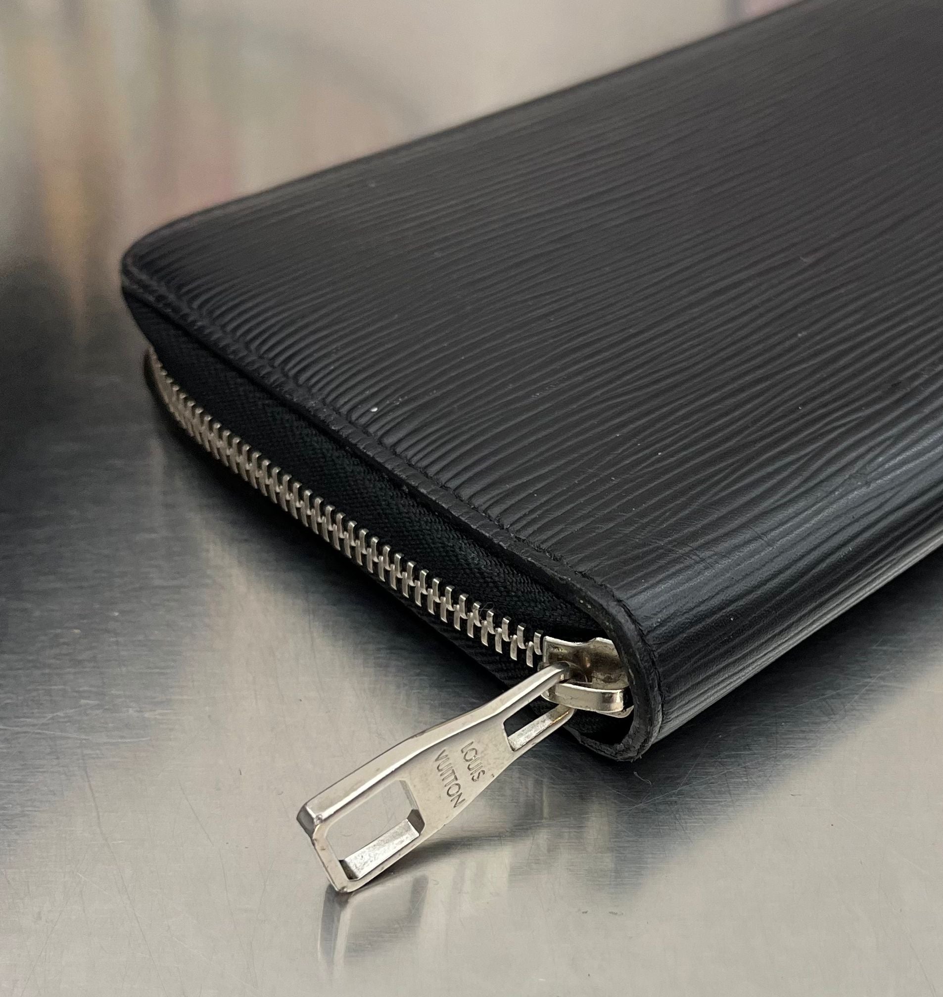Louis Vuitton Zippy Organizer Epi