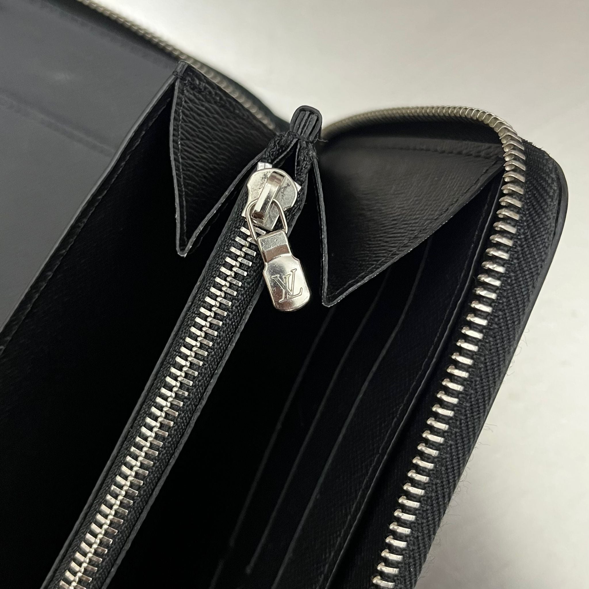 Louis Vuitton Zippy Organizer Epi