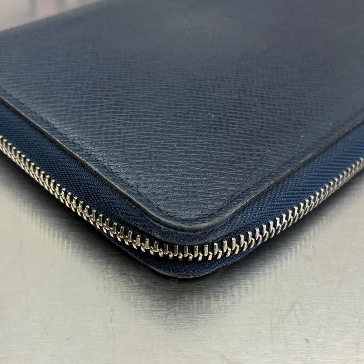 Louis Vuitton Zippy Organizer Taiga