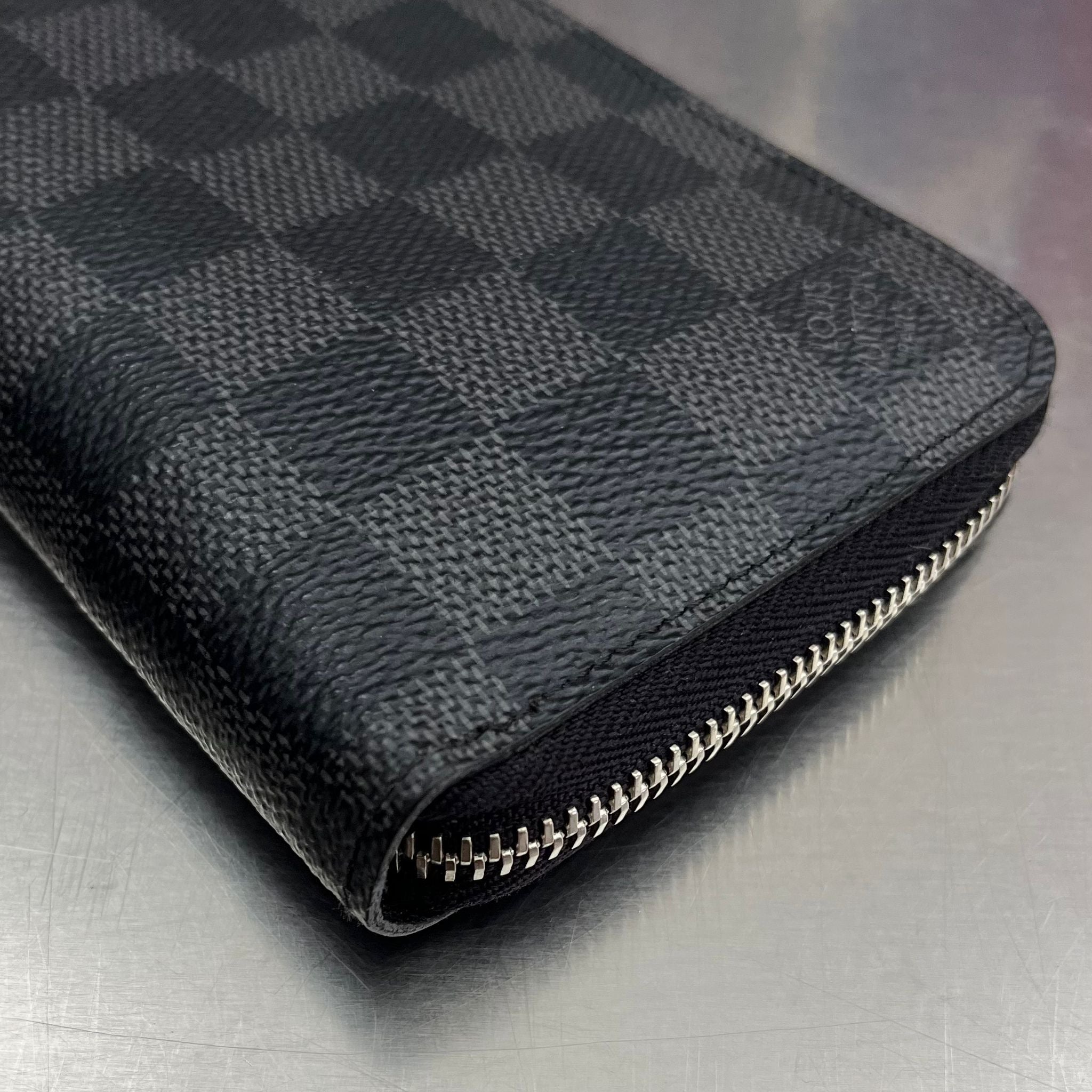 Louis Vuitton Zippy Vertical Damier