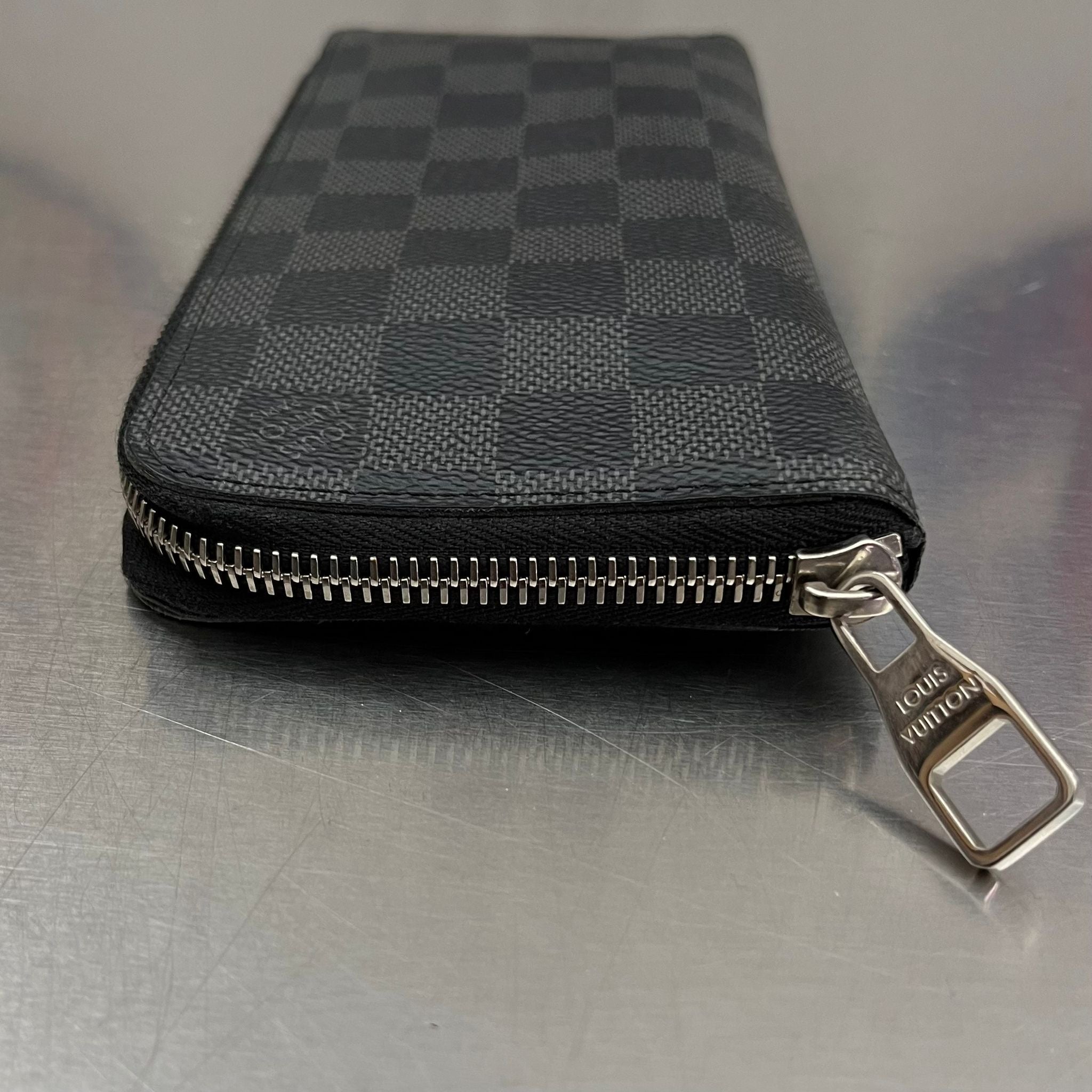 Louis Vuitton Zippy Vertical Damier